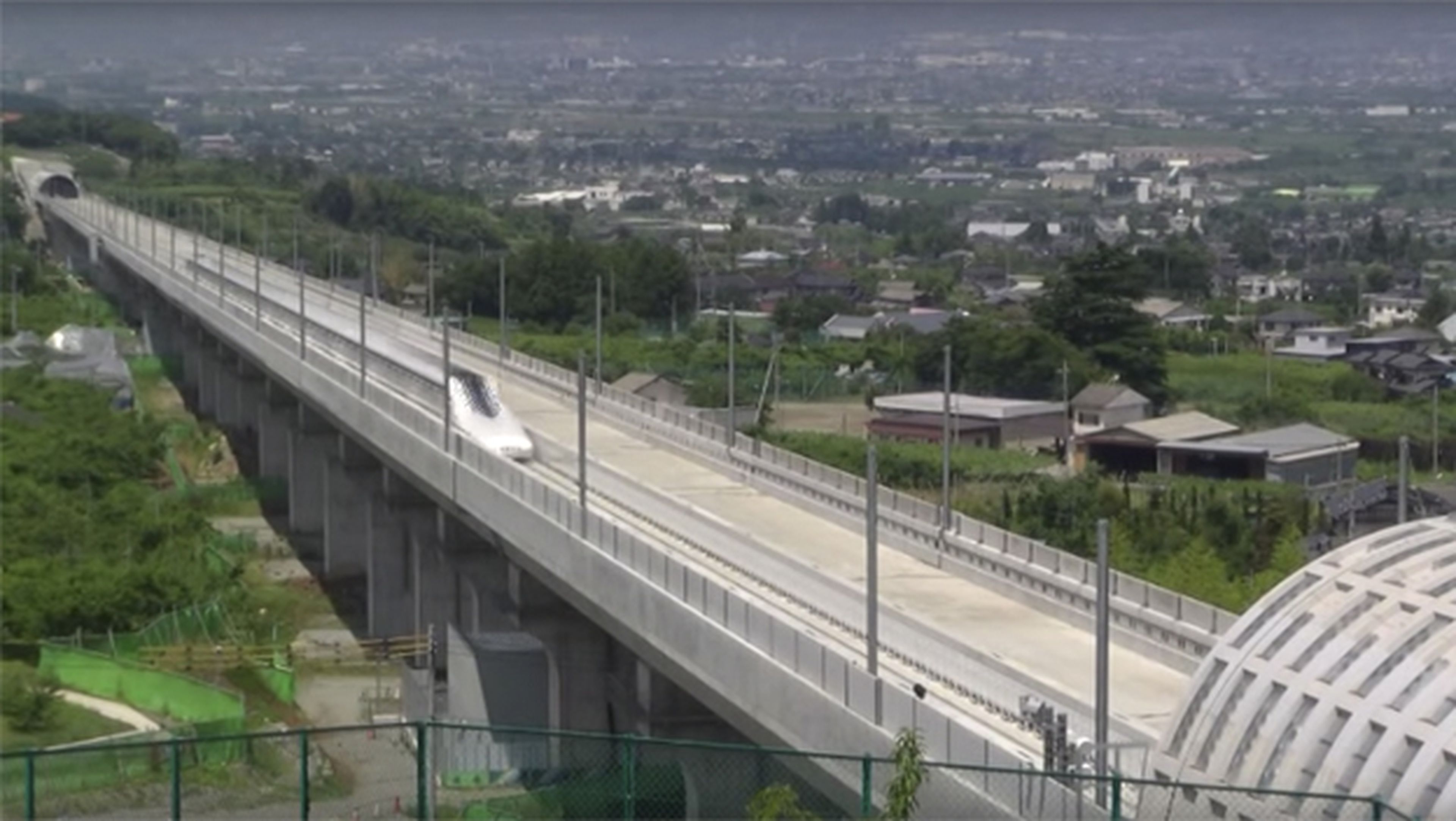 Un tren de levitación magnética de Japón alcanza 590 km/h