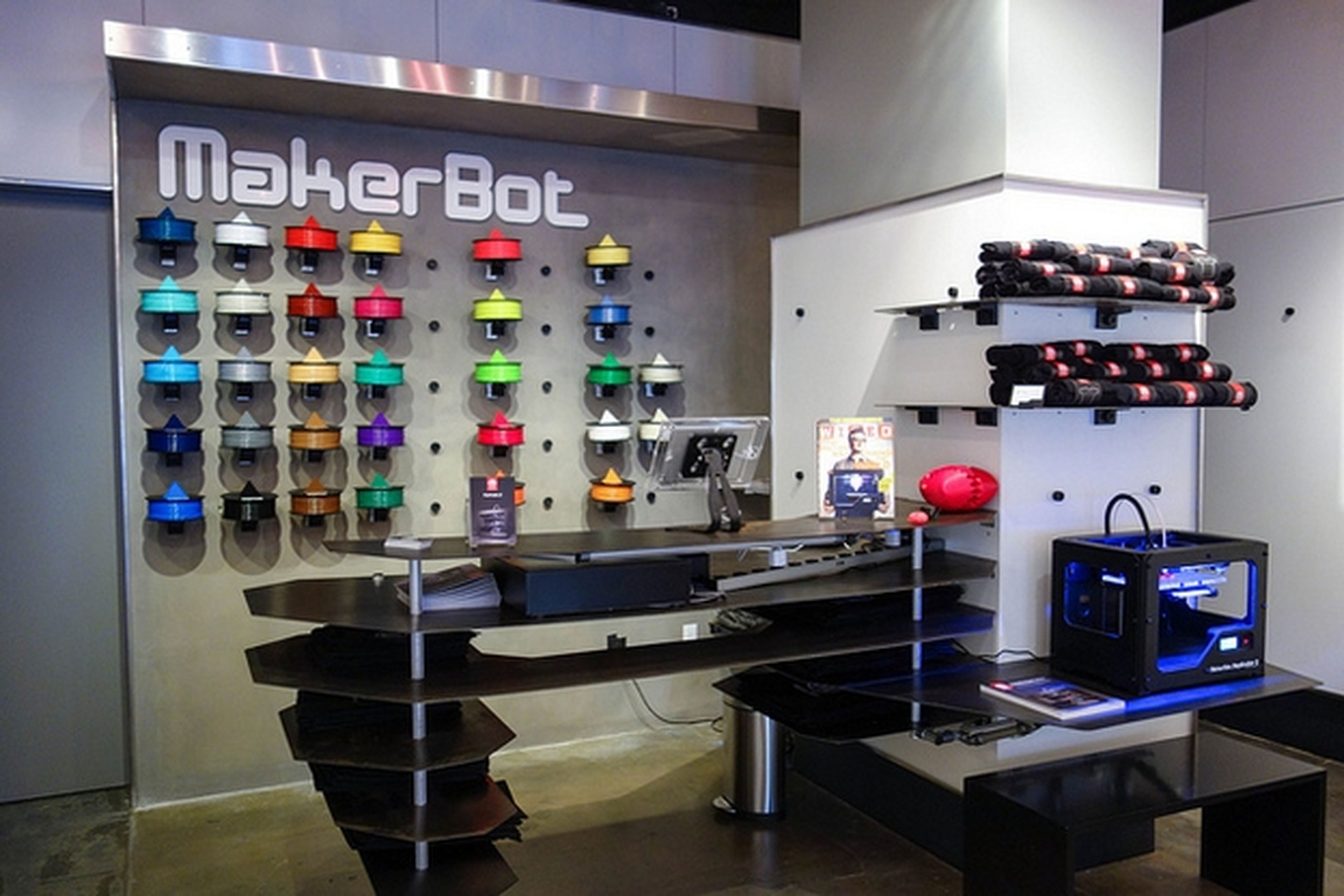 MakerBot cierra tiendas