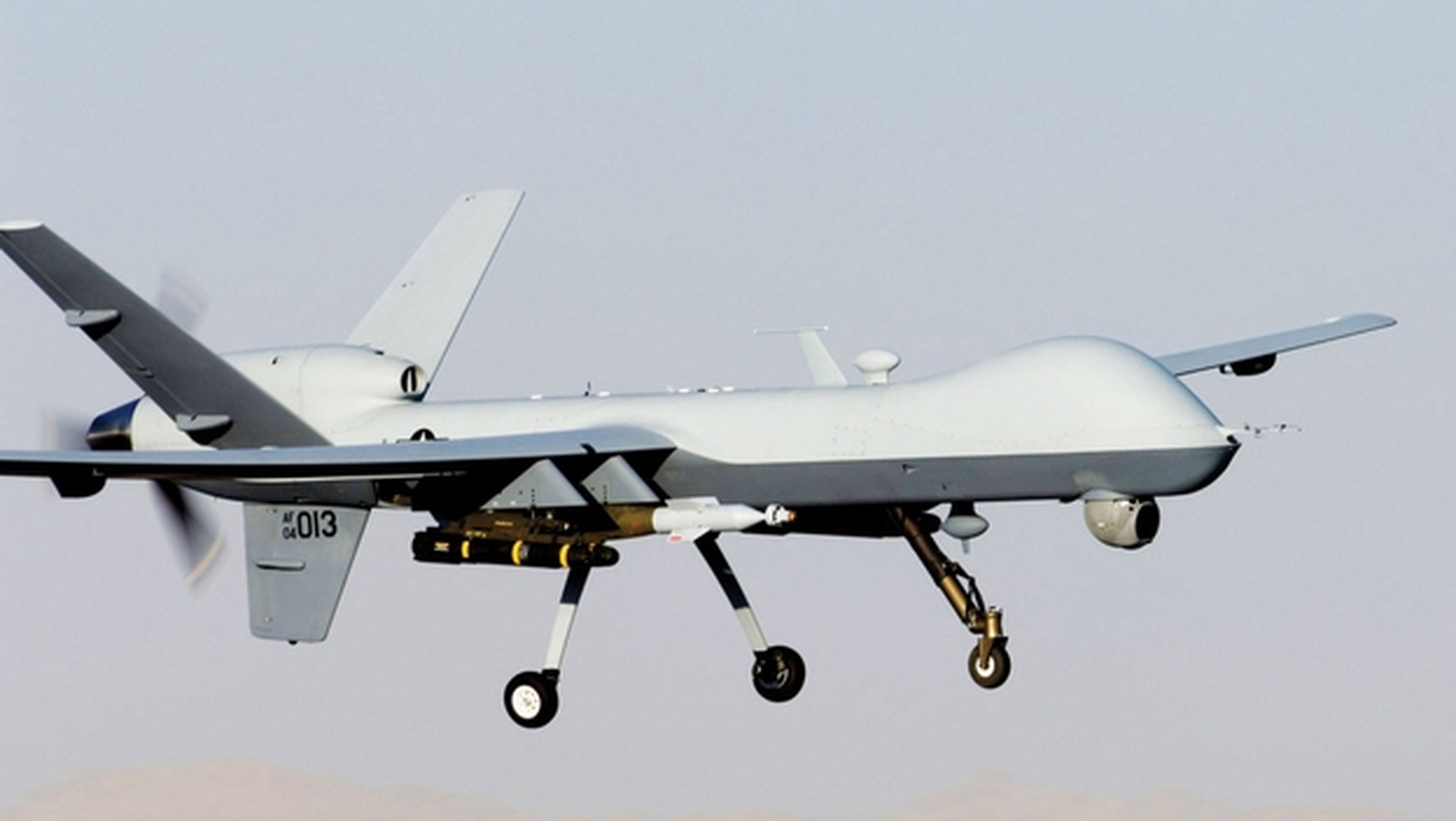 Un drone de la CIA mata a dos rehenes civiles de Al Qaeda.