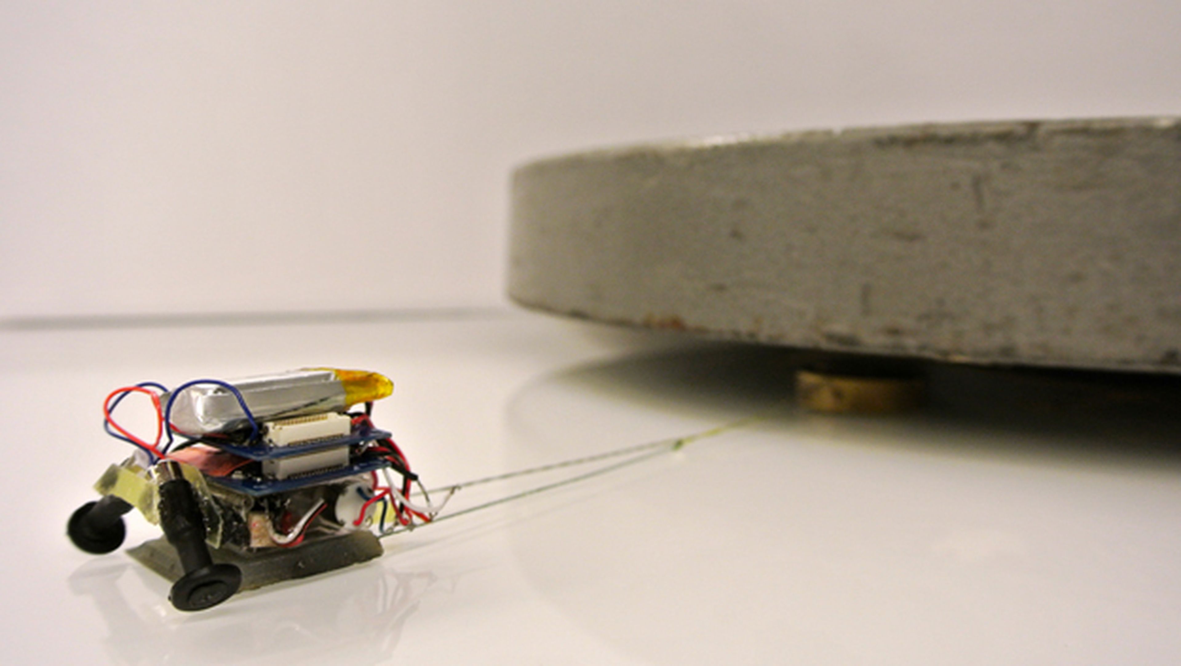 MicroTugs robots levantan 100 veces su peso