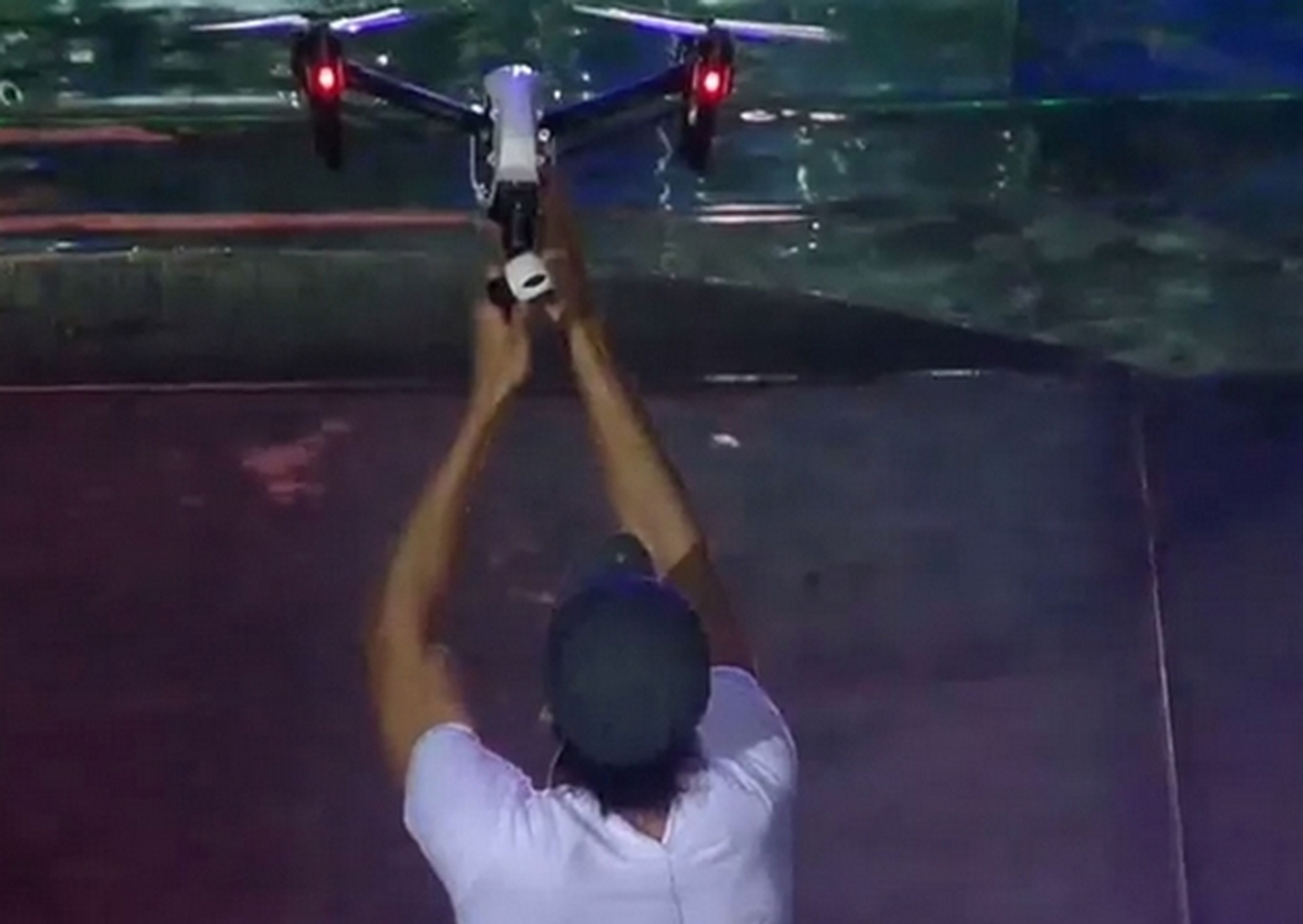 Enrique Iglesias herido con un drone