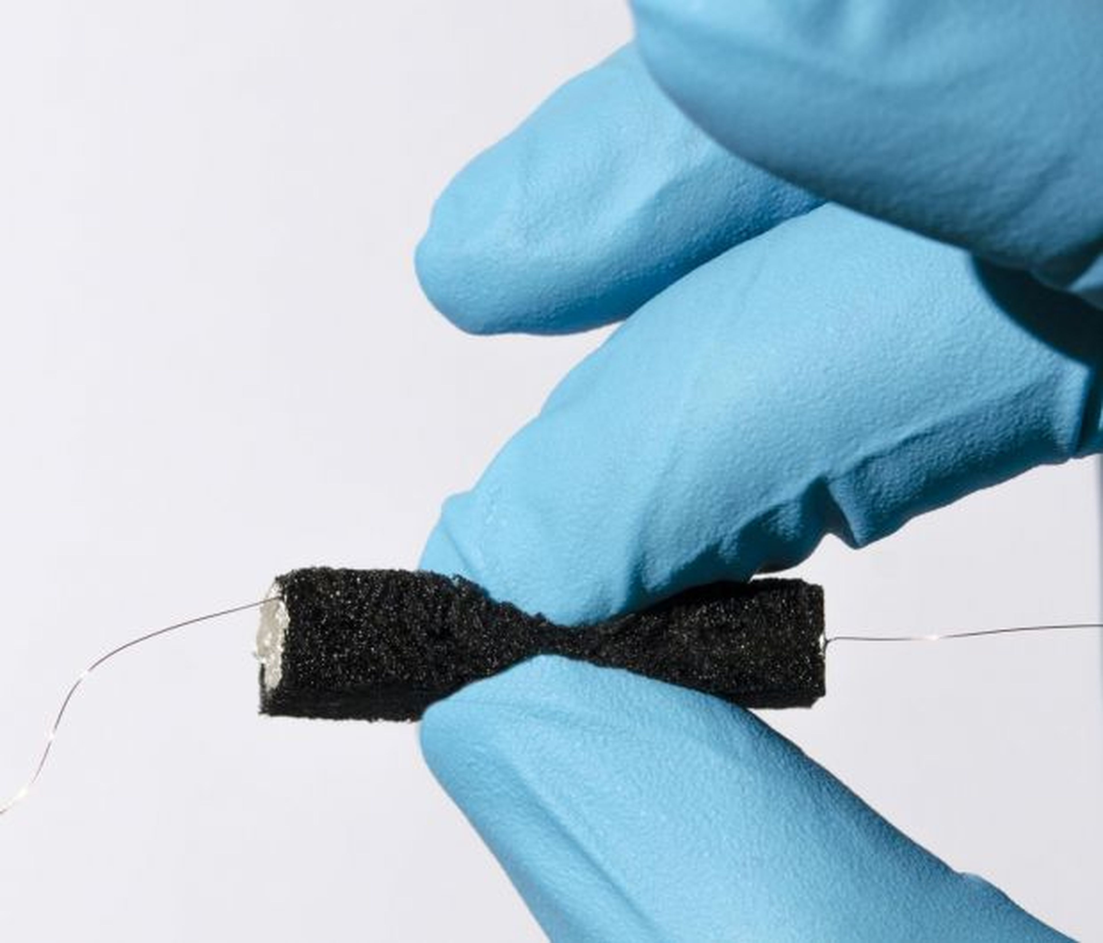 Batería de un material fabricado con nanocelulosa de madera