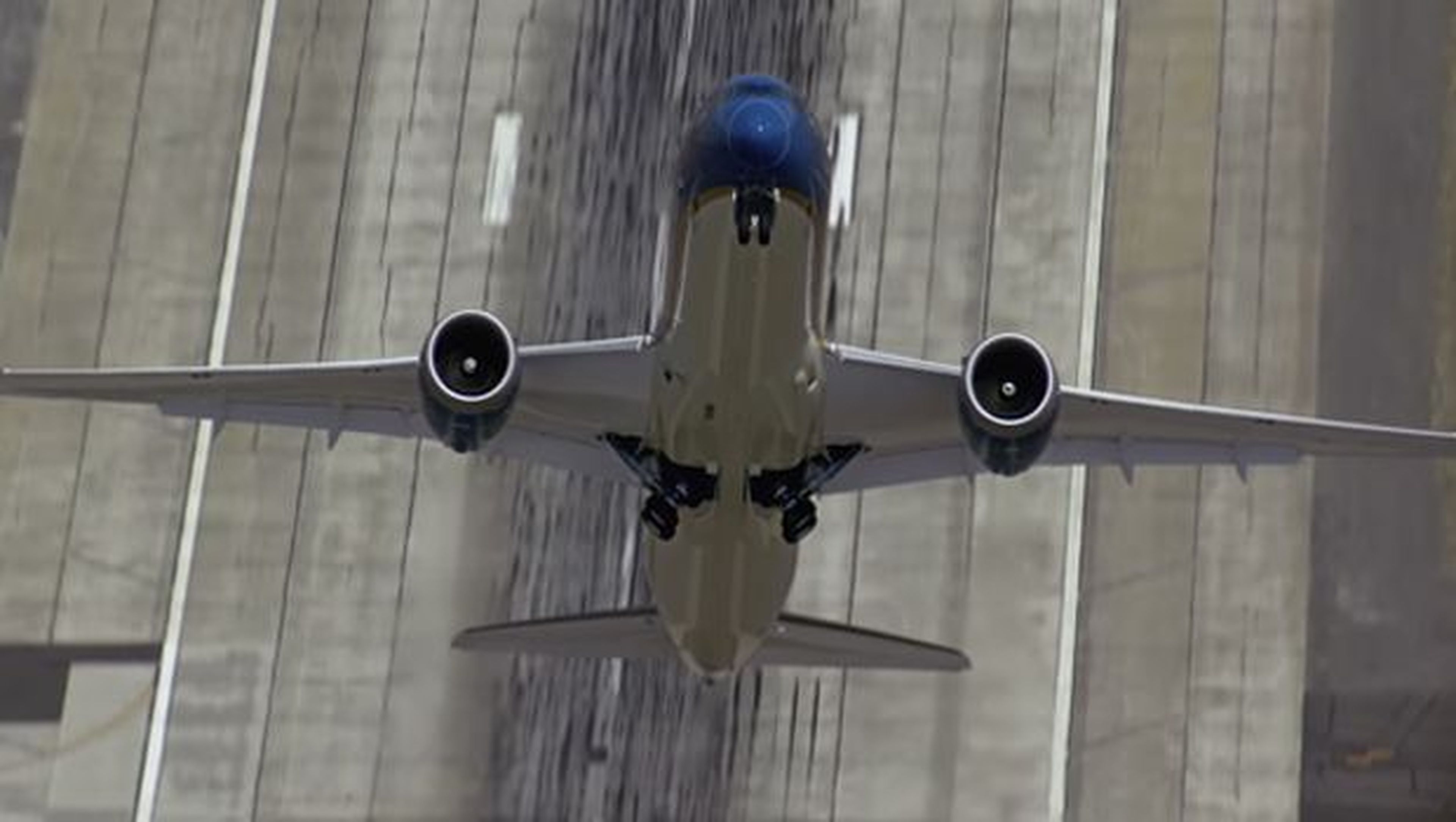 Espectacular despegue vertical de un Boeing 787-9 (vídeo)