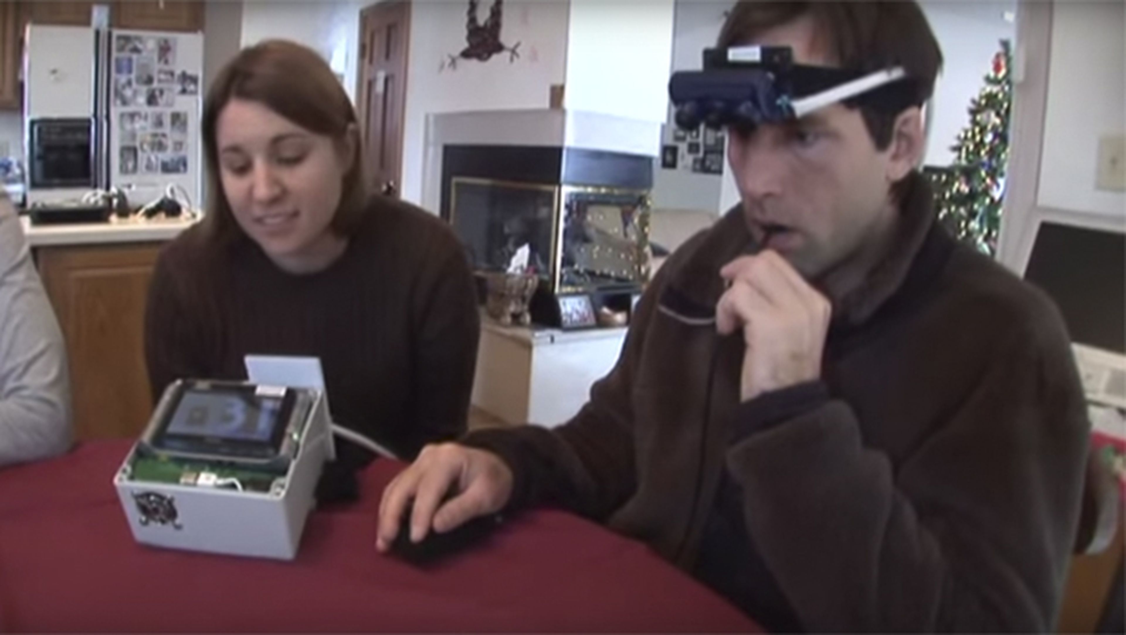 Crean un dispositivo con el que los ciegos ven por la lengua