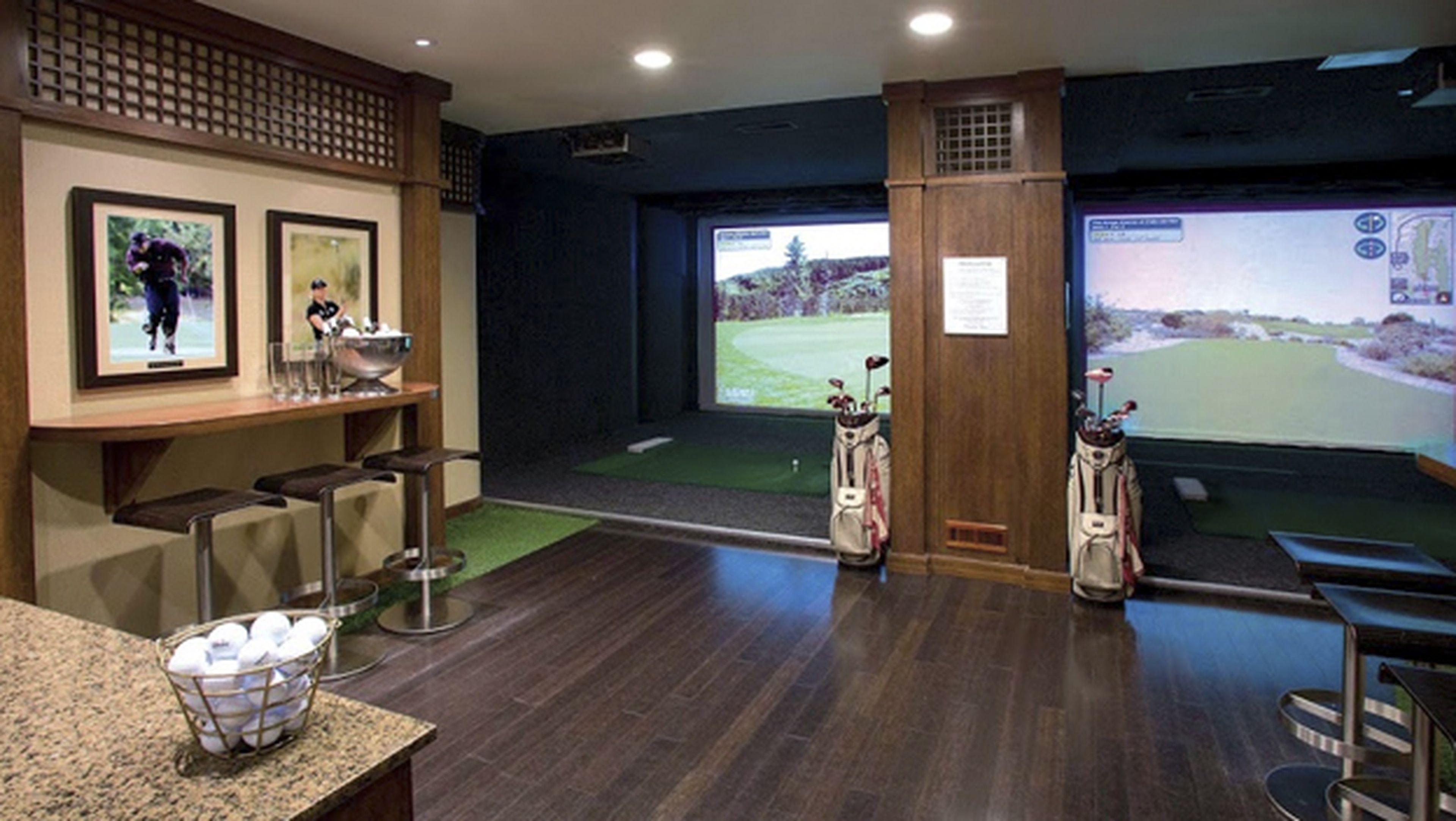 HOTEL 1000, con un campo de golf virtual para eliminar tensiones