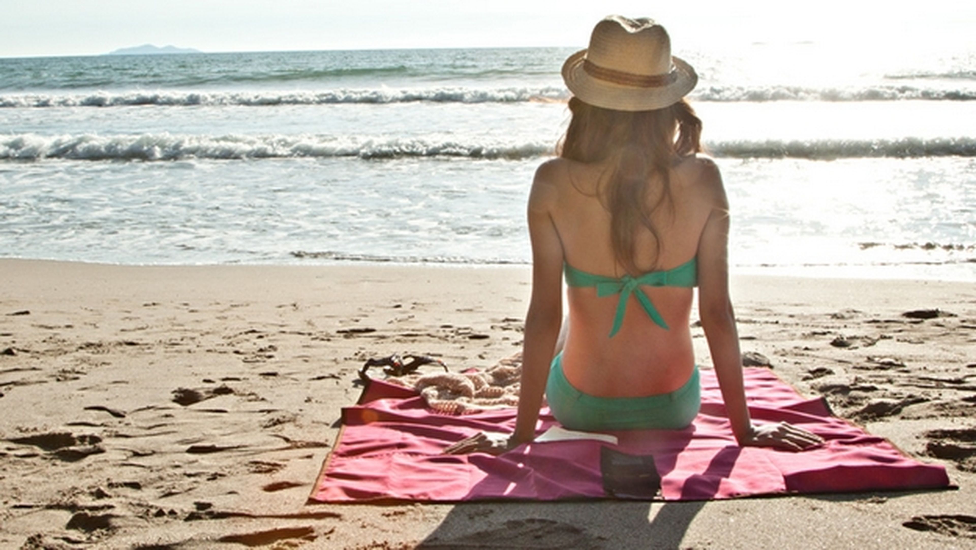 Las toallas que repelen la arena, lo último para la playa.