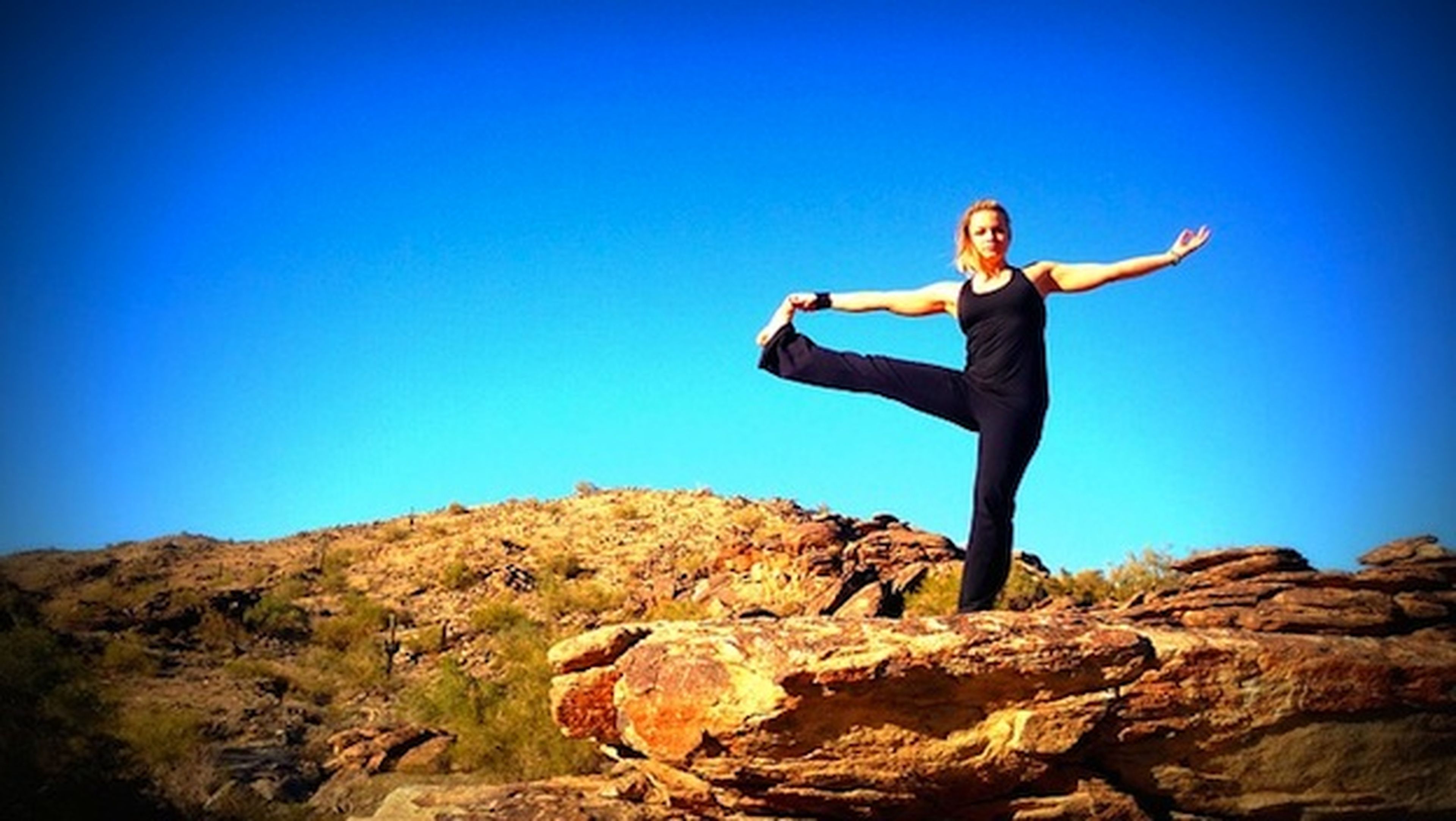 Practicar yoga puede relajarte aún más este verano