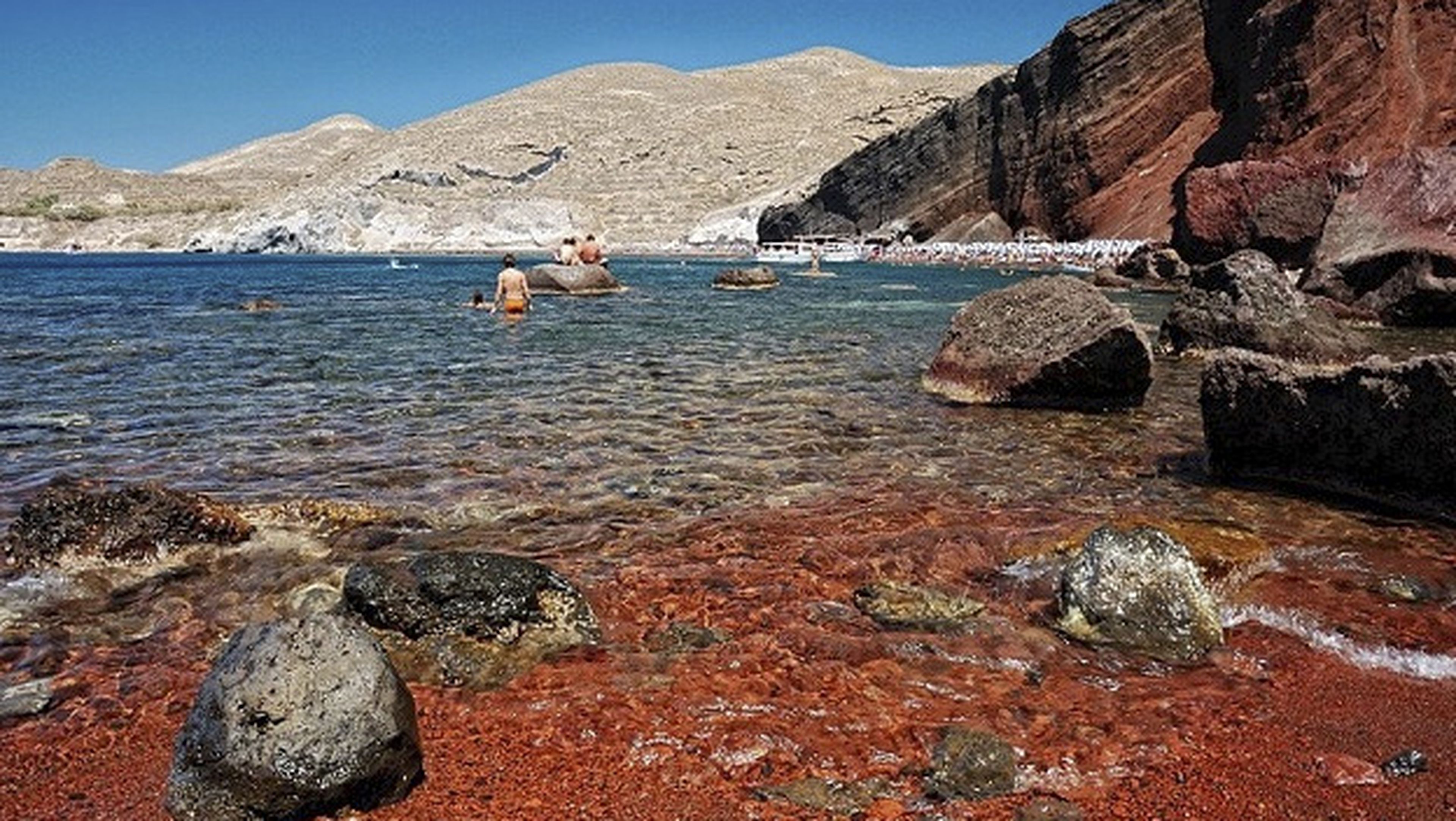 Playa roja Santorini playa curiosa mundo