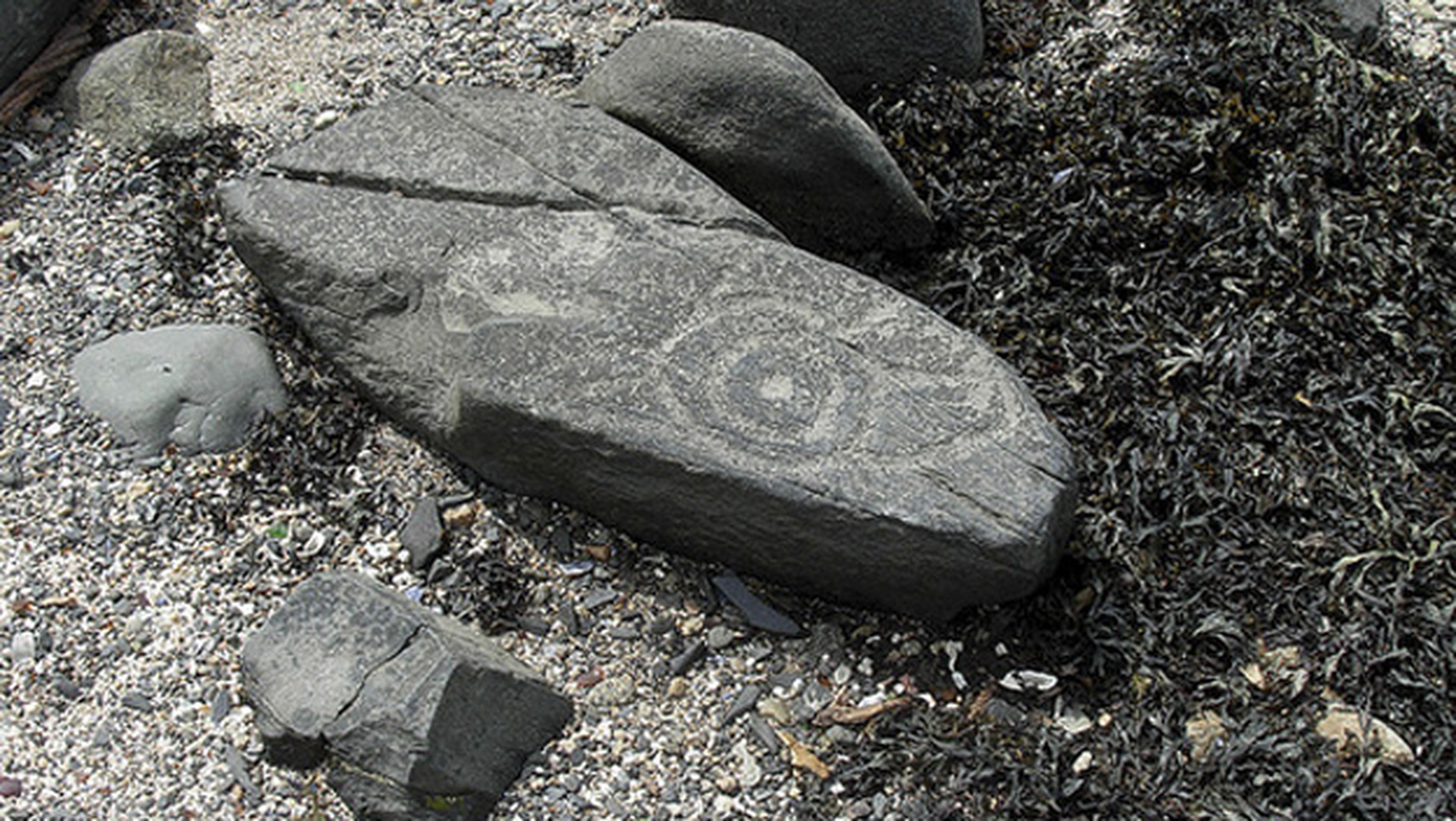 Petroglyph Beach playa curiosa mundo