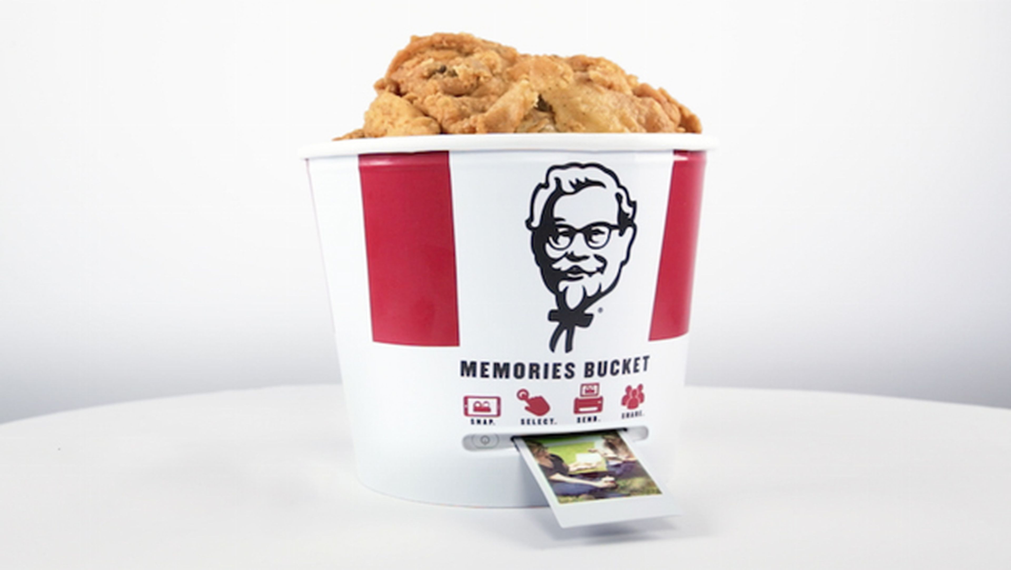 KFC crea un cubo de edición limitada que imprime fotos