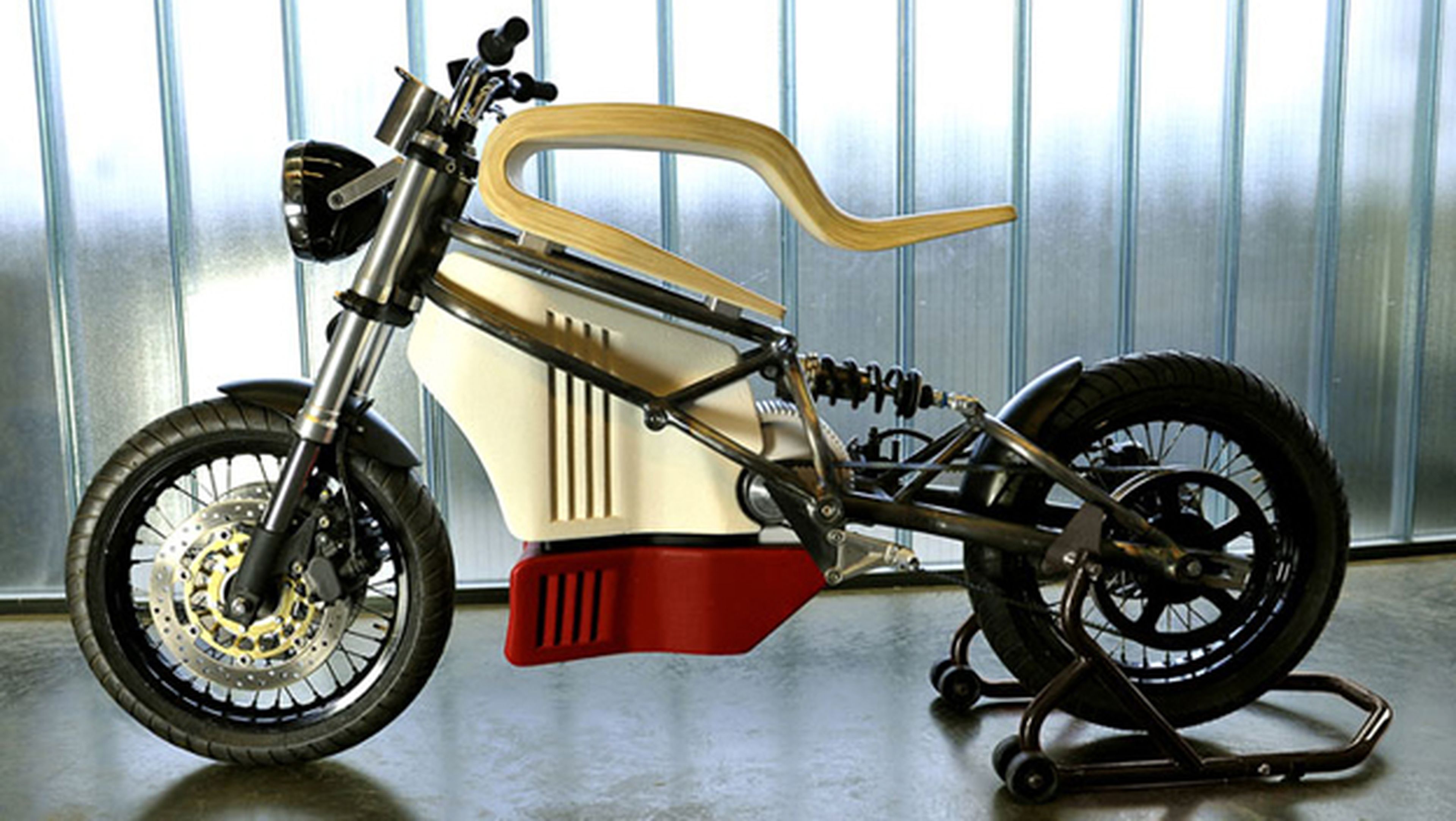Una moto eléctrica con un iPhone como panel de instrumentos