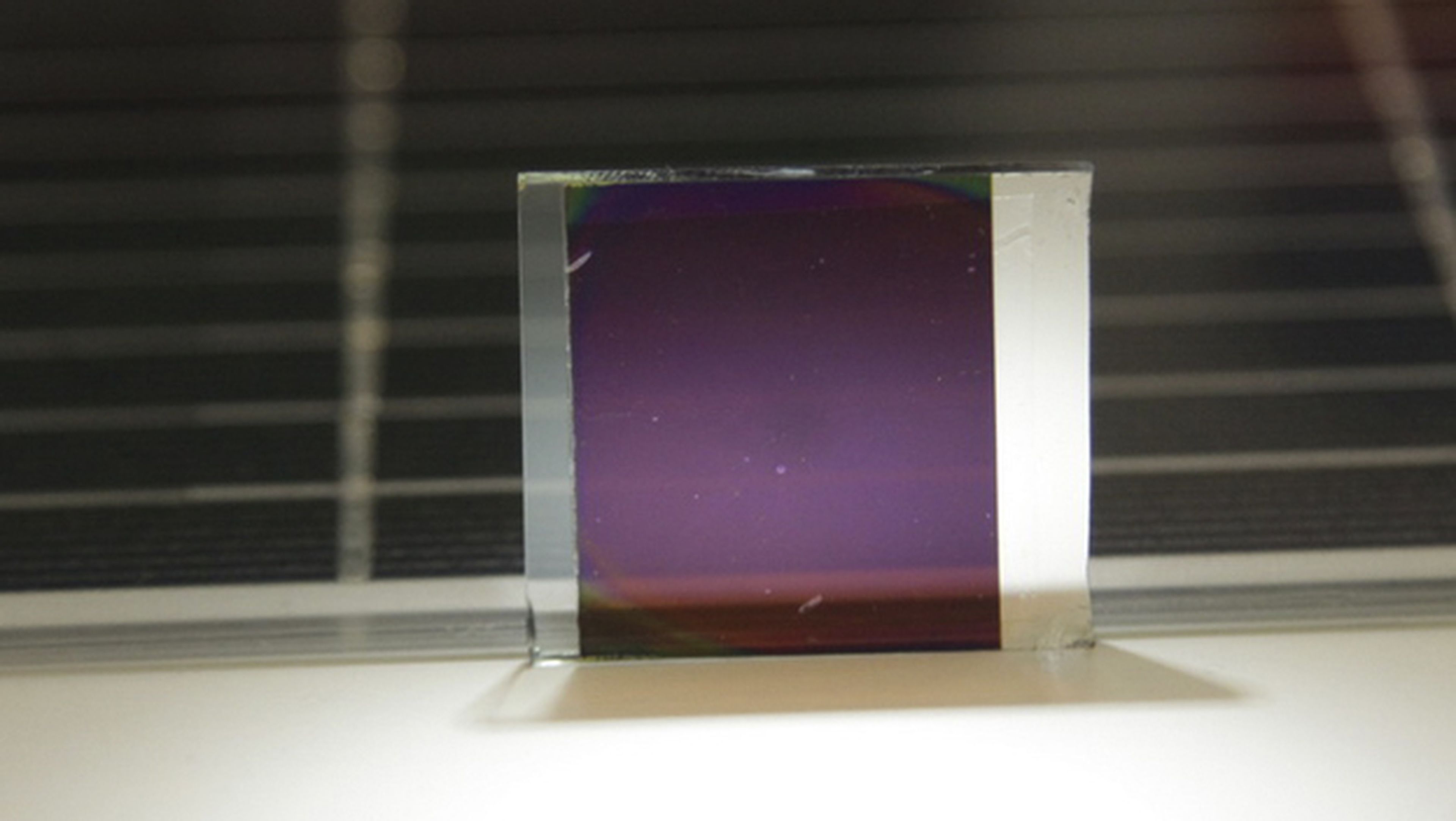 Crean células solares transparentes low cost a base de grafeno