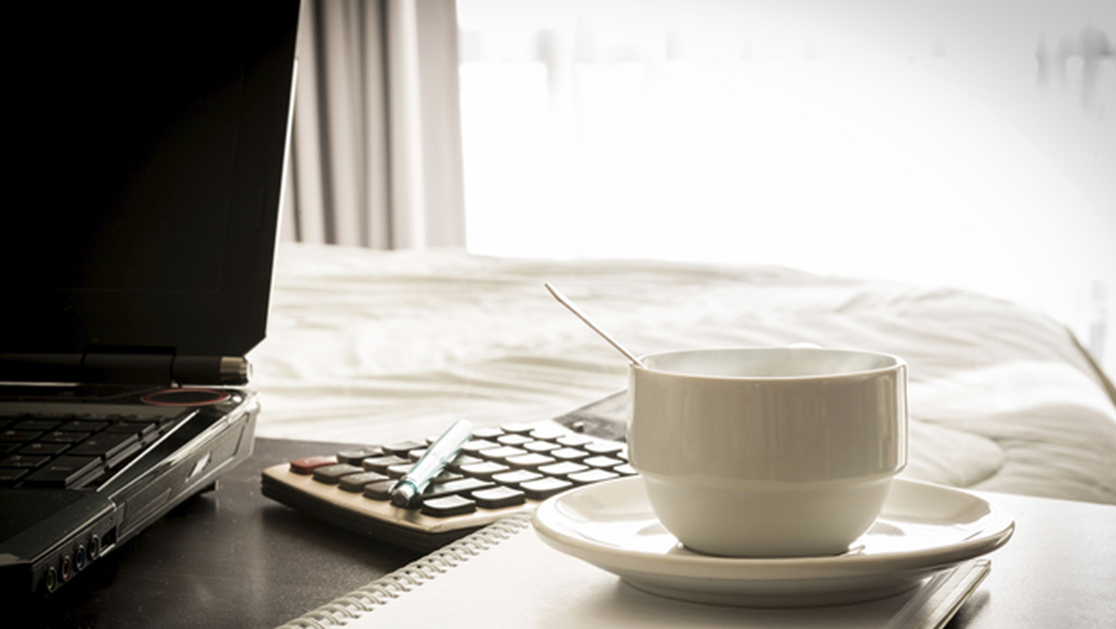 Cuando tienes sueño, ¿es mejor una siesta o un café?