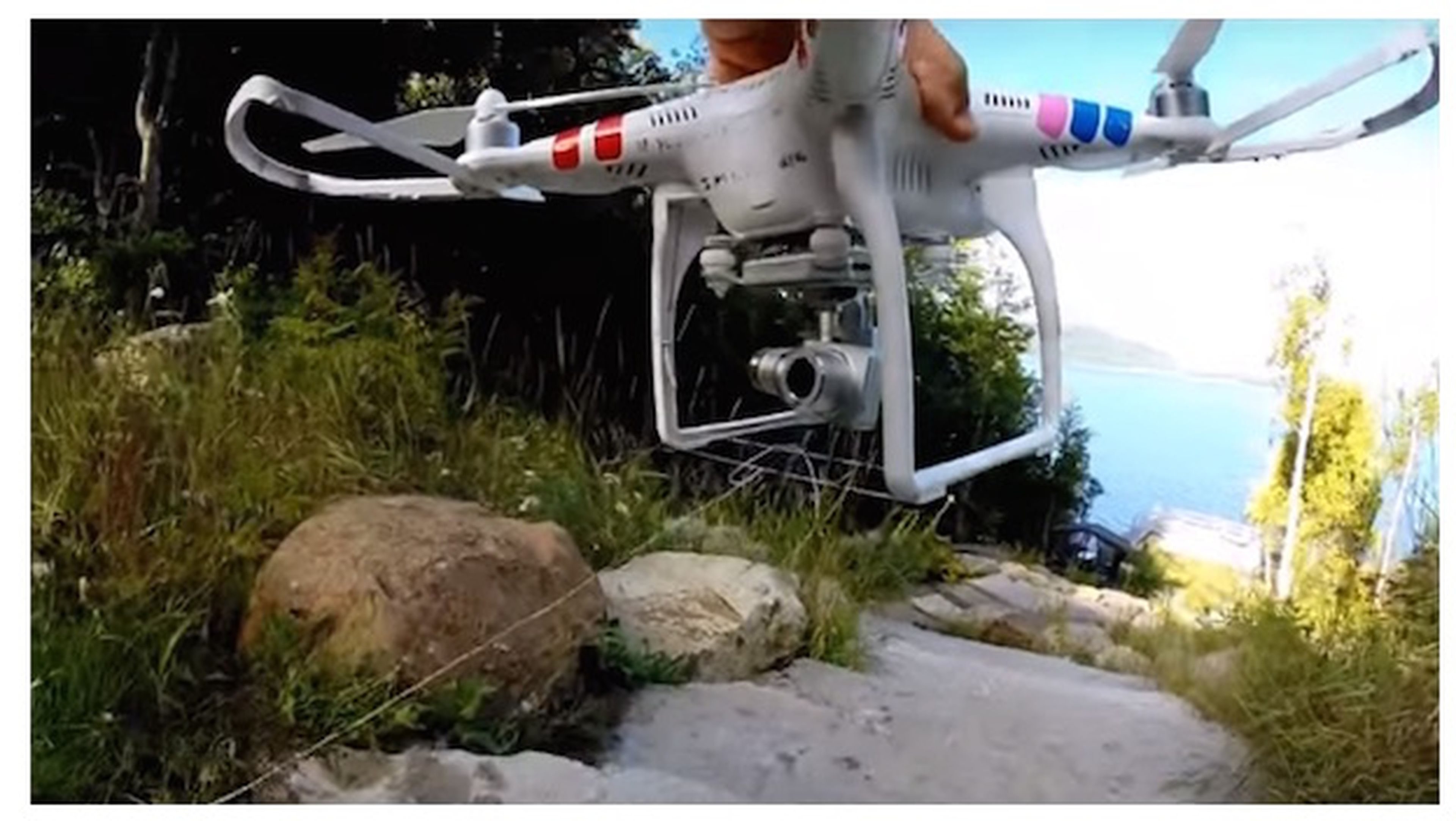 Un padre extrae el diente de su hija con el vuelo de un dron