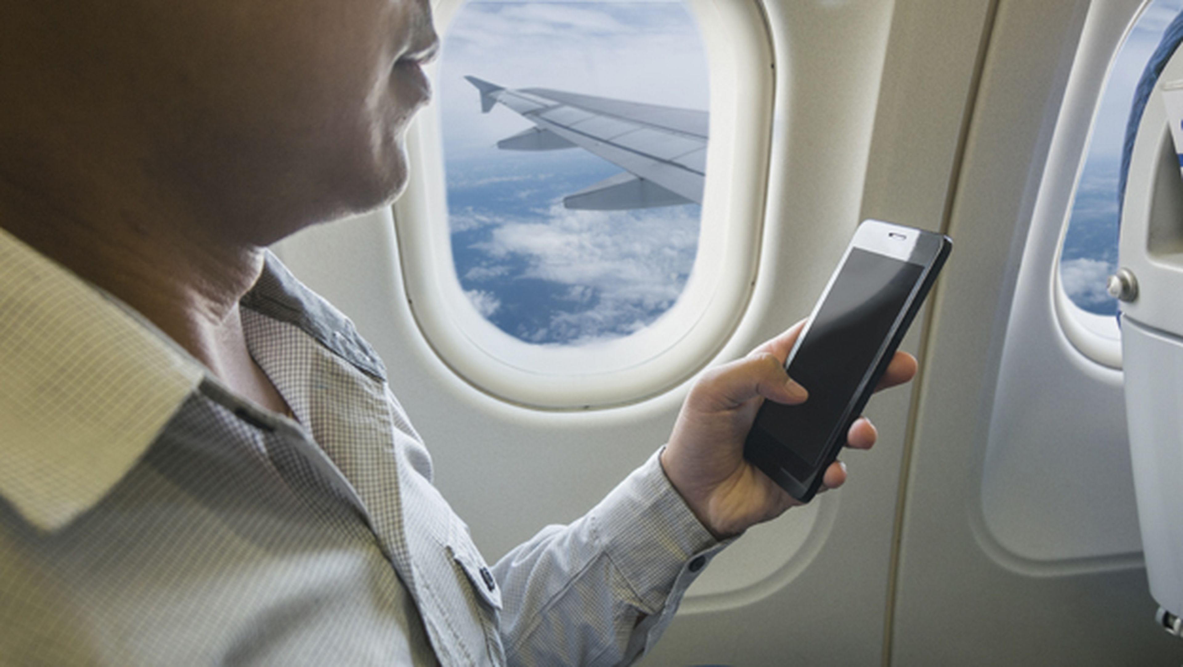Pasajeros de vuelos europeos tendrán banda ancha en el avión