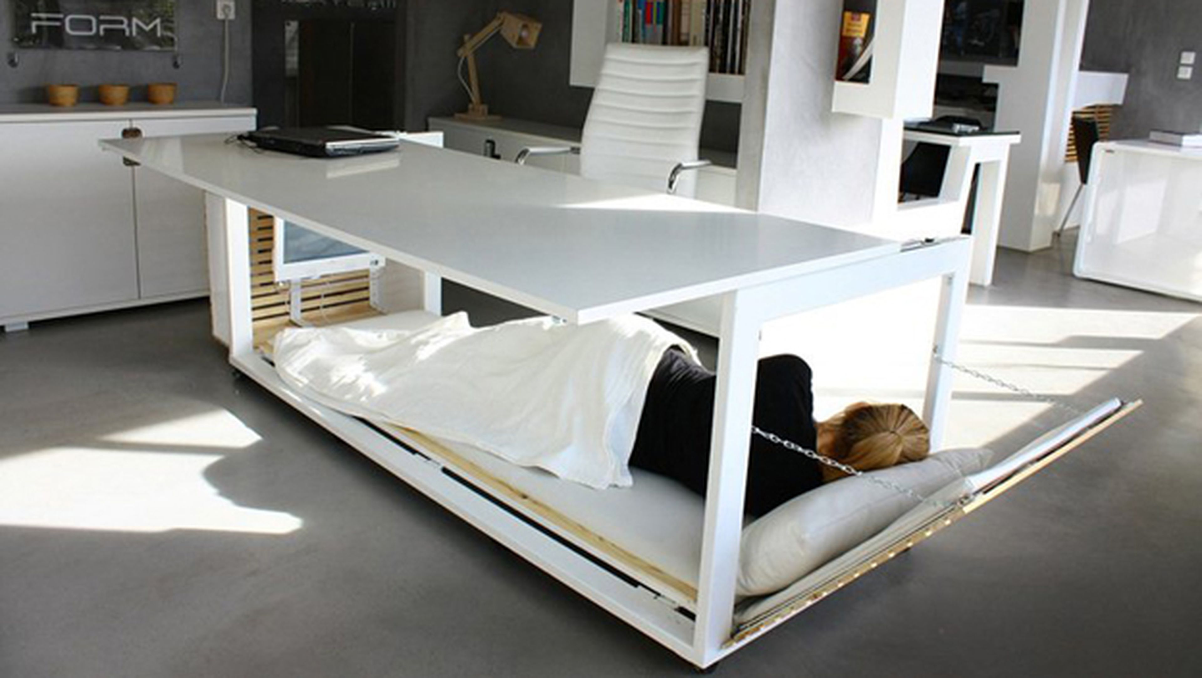 Con esta cama escritorio ya puedes dormir en la oficina