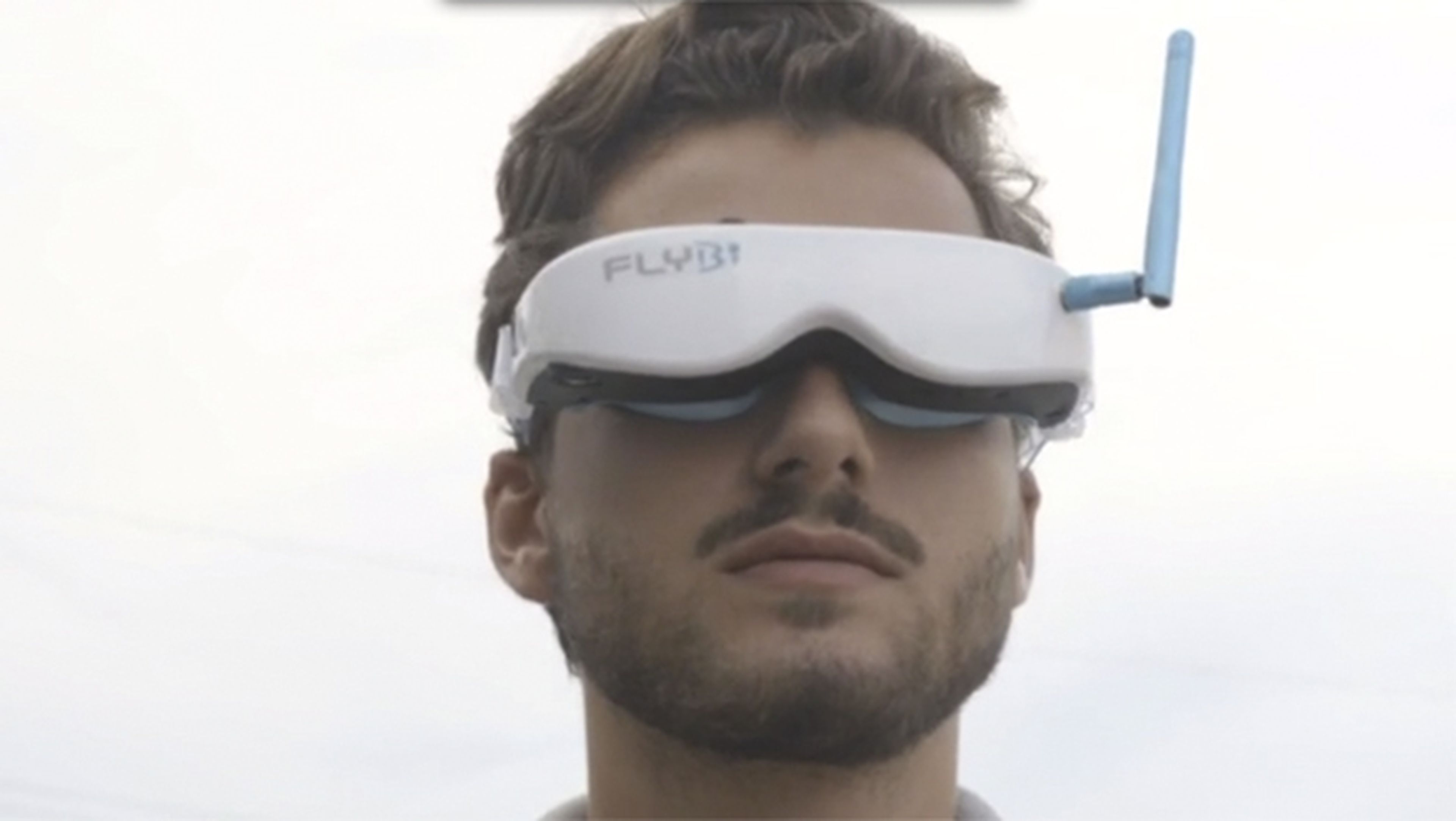 Un dron con gafas de realidad virtual para creer que vuelas