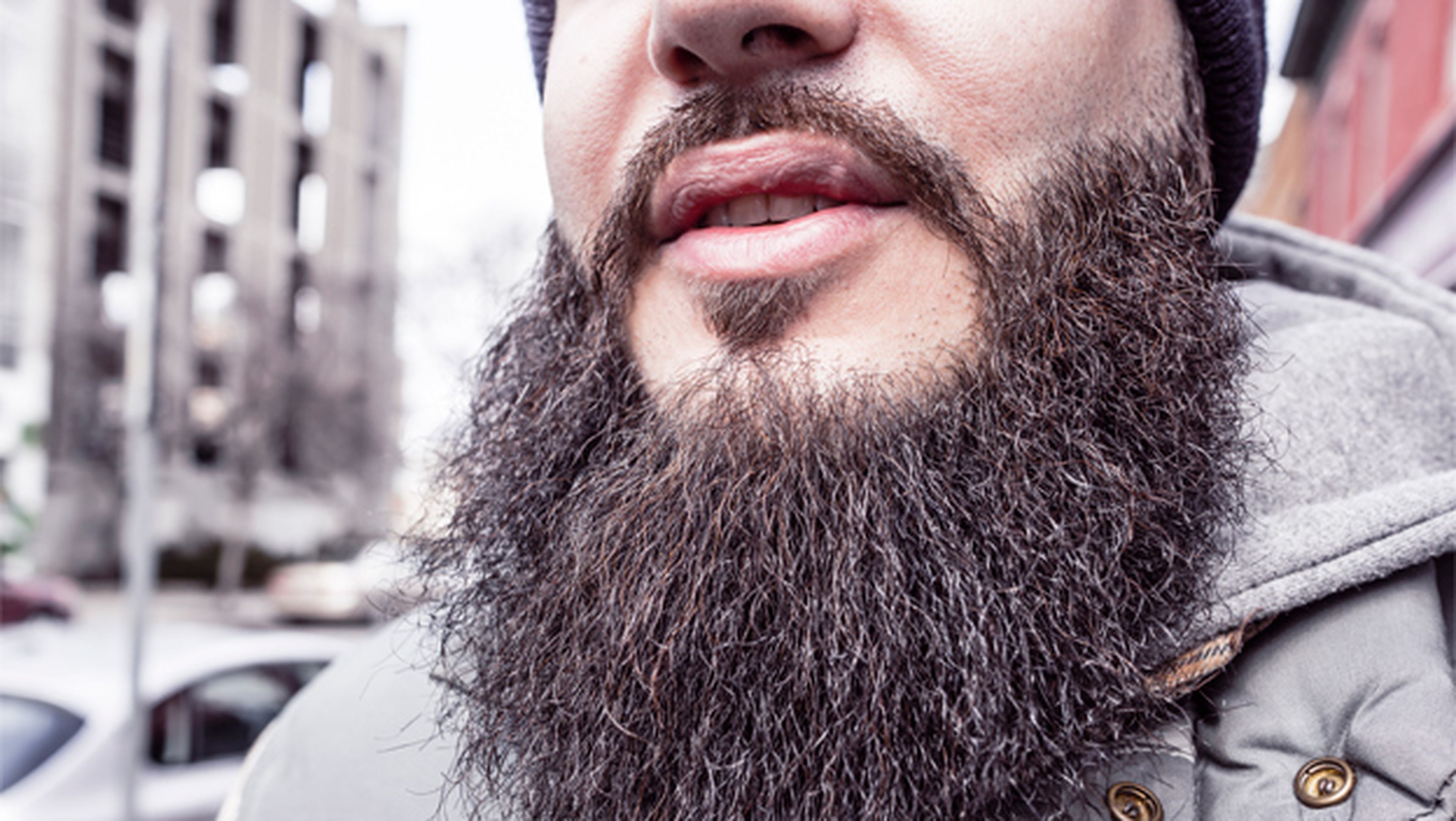 La moda de los implantes de barba llega a España