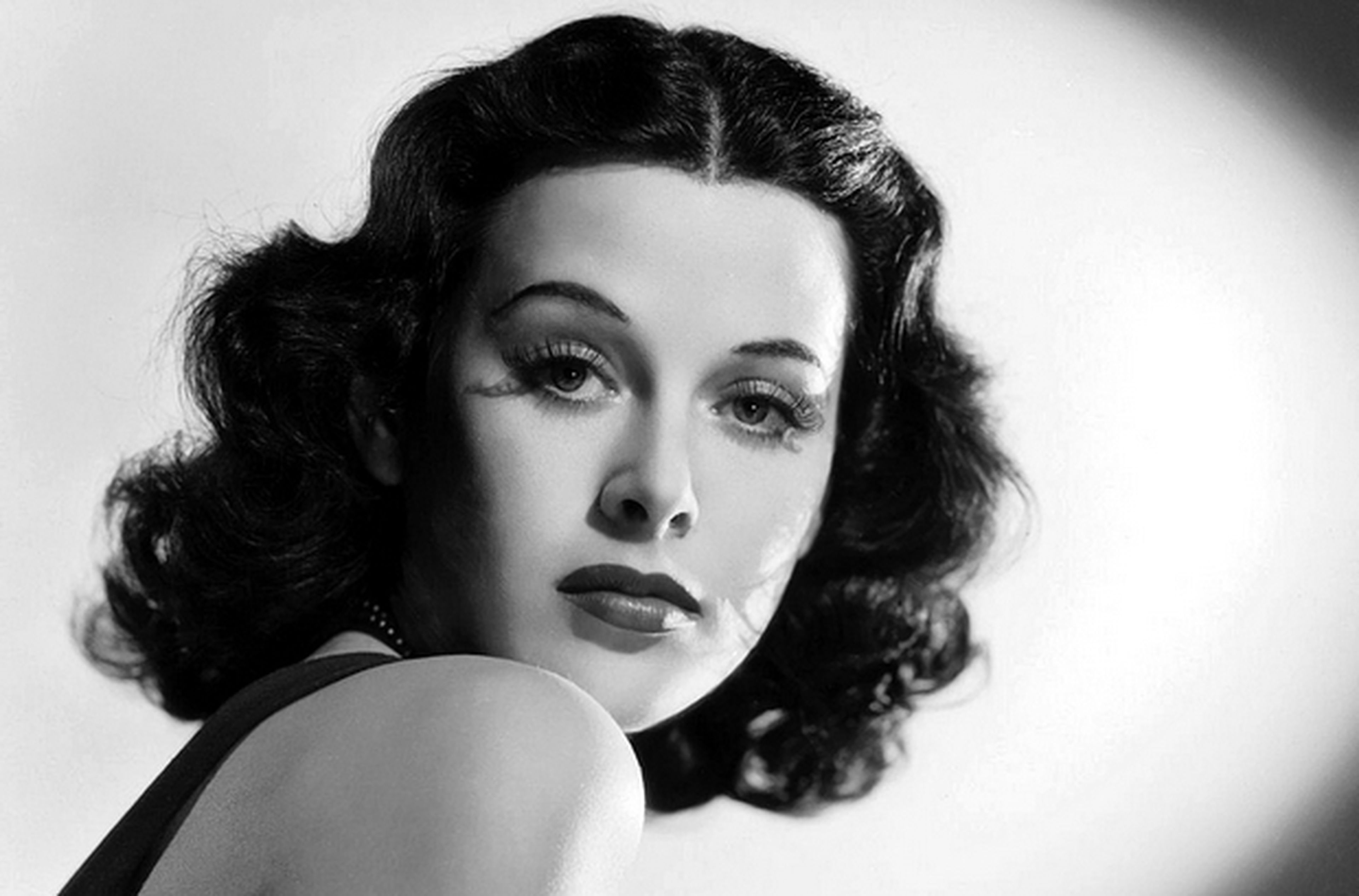 Hedy Lamarr, actriz de cine e inventora del WiFi