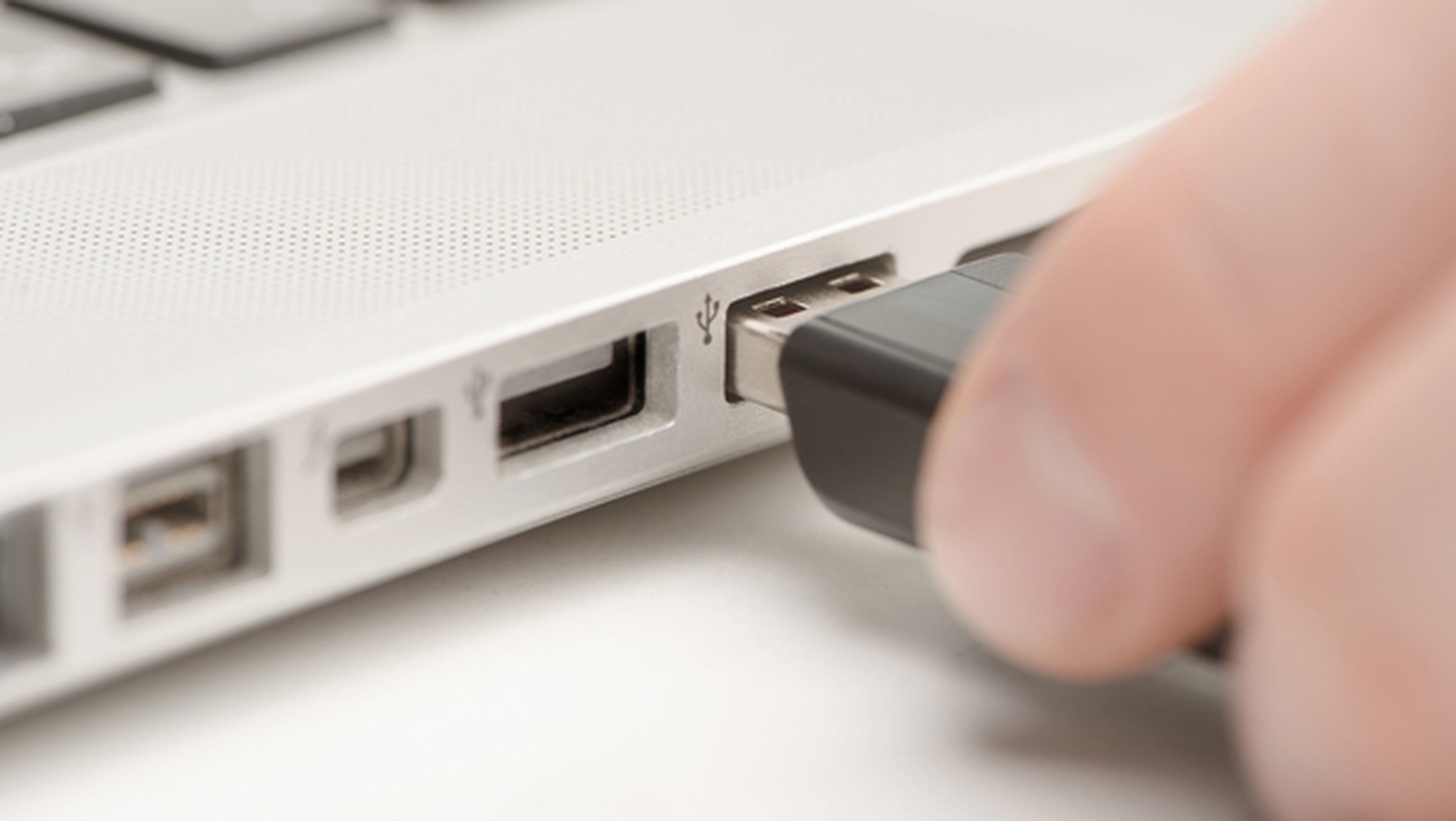 El inventor del USB explica por qué no es reversible