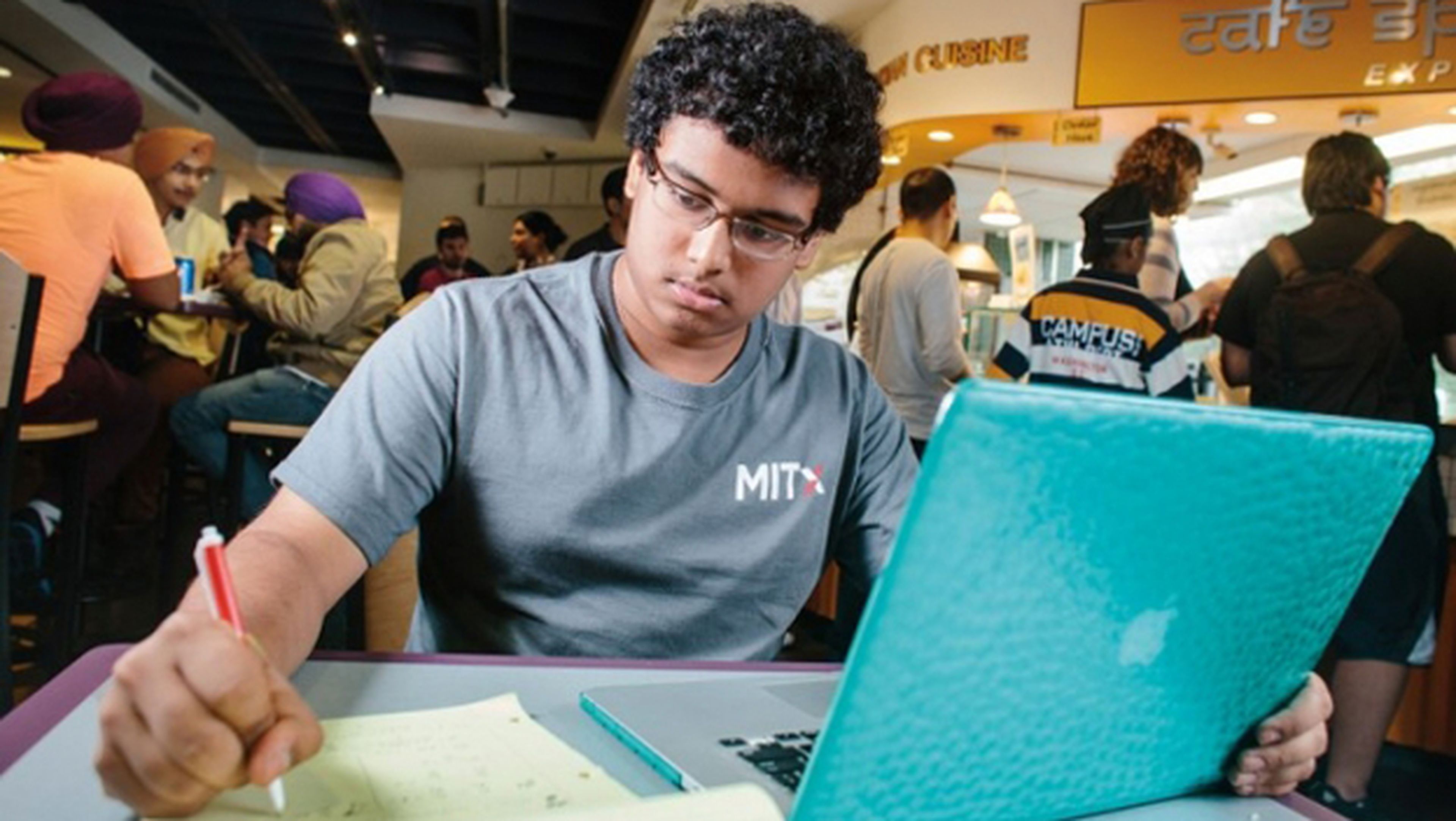 Estudia con cursos online y le aceptan como alumno en el MIT