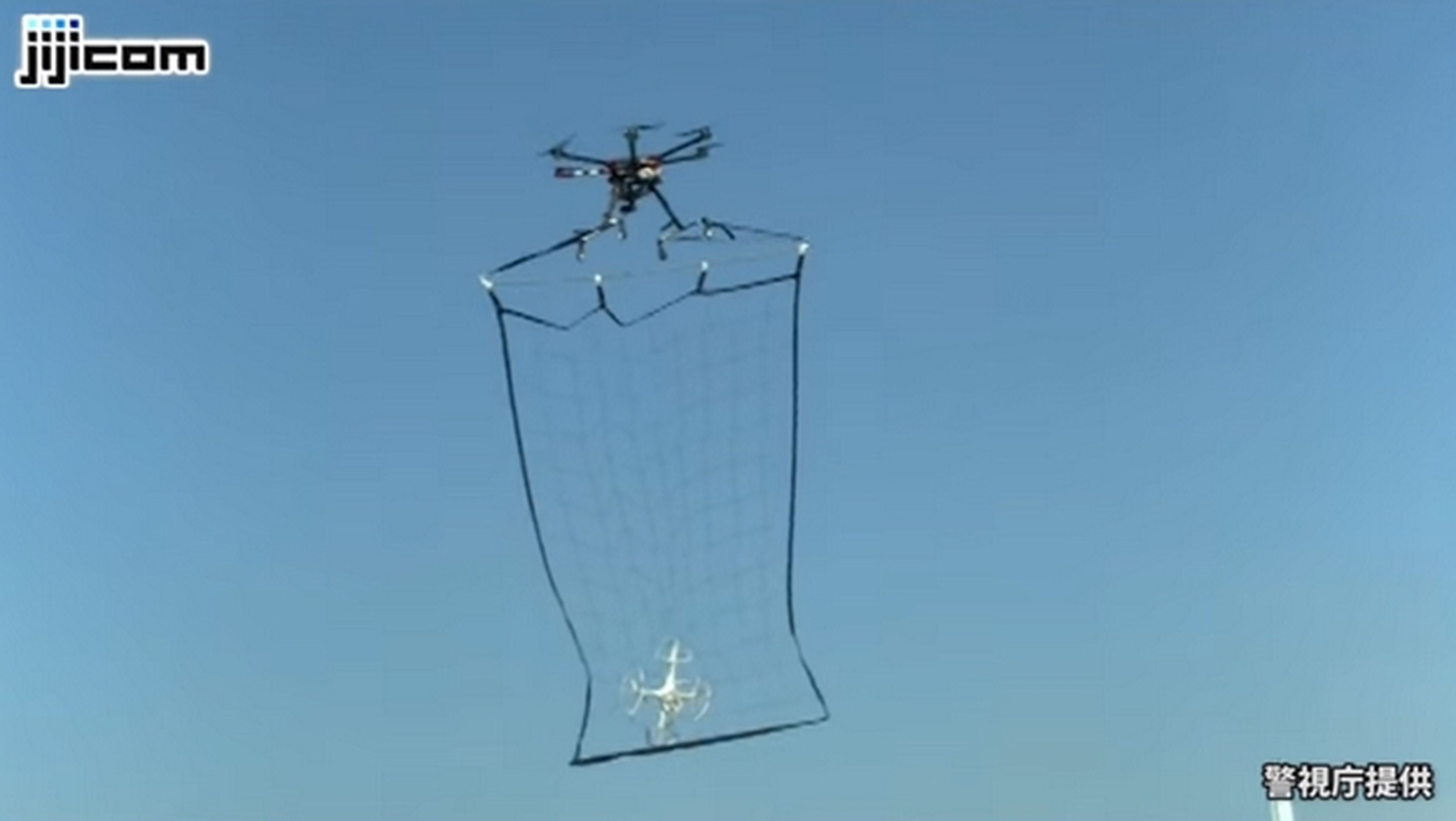Este dron de la policía de Tokio caza drones con una red