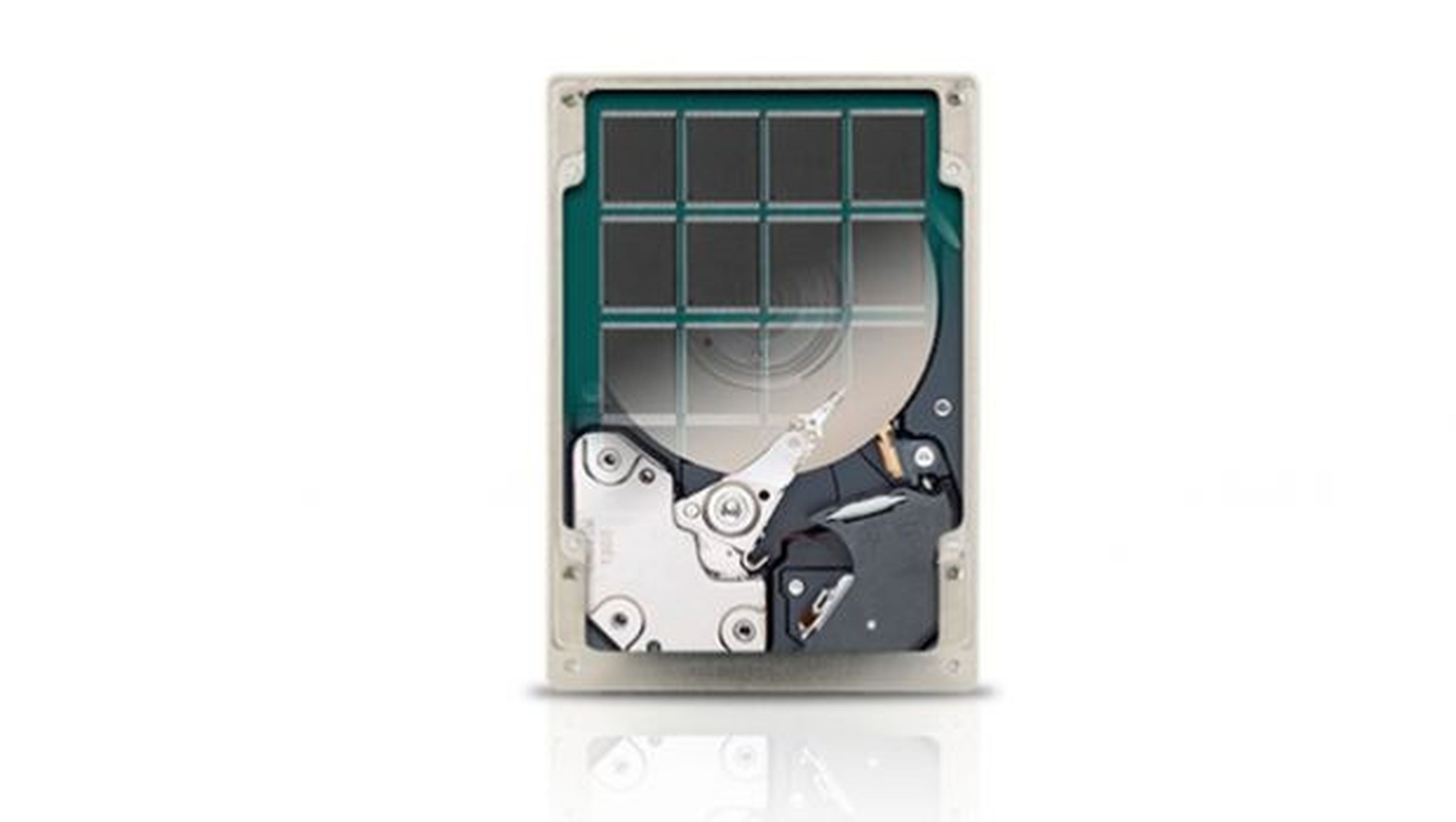 Los discos híbridos o SSHD ofrecen un rendimiento intermedio entre las dos tecnologías.