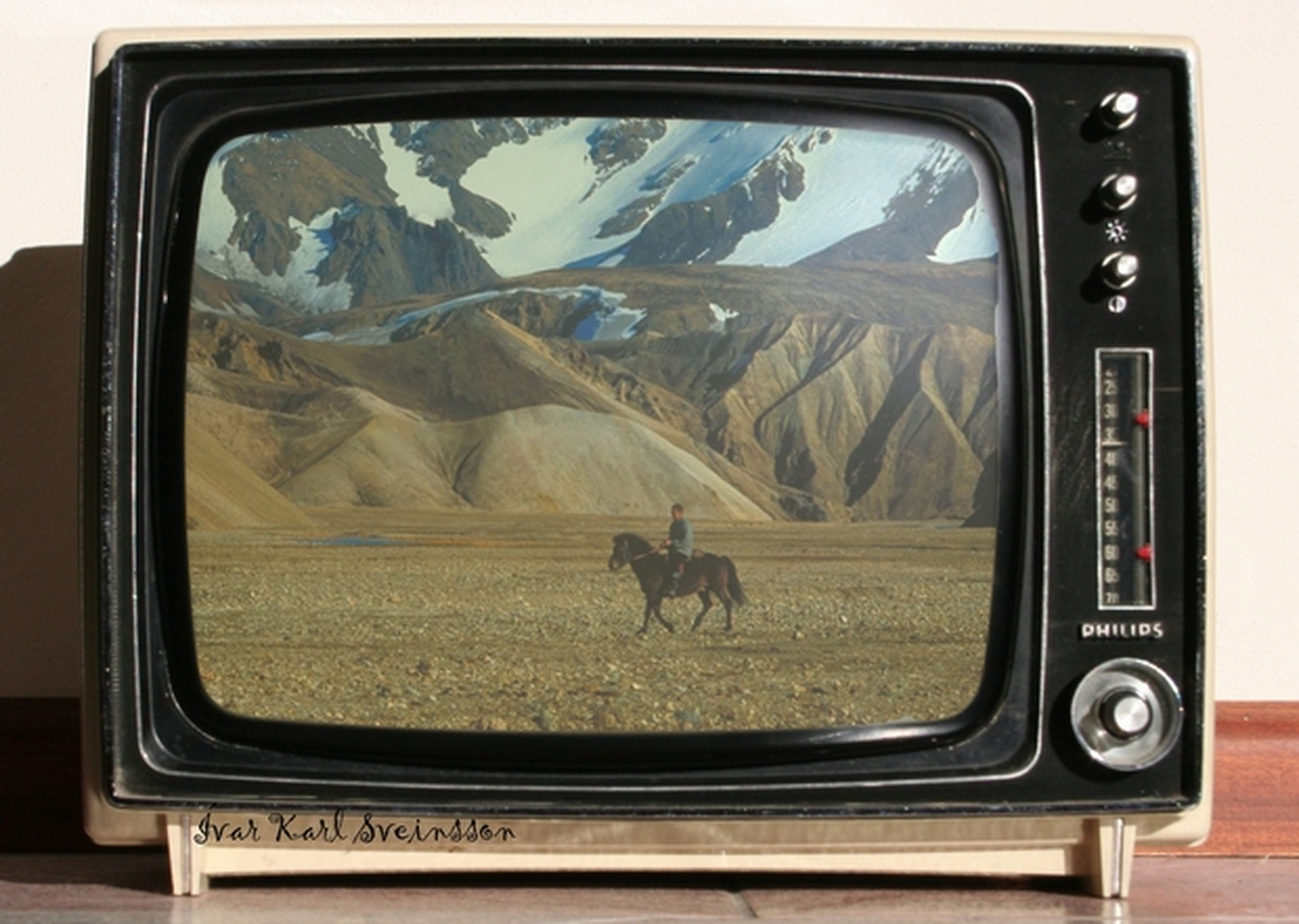 Телевизионный экран. Старый телевизор. Старинный телевизор. Ретро телевизор. Древний телевизор.