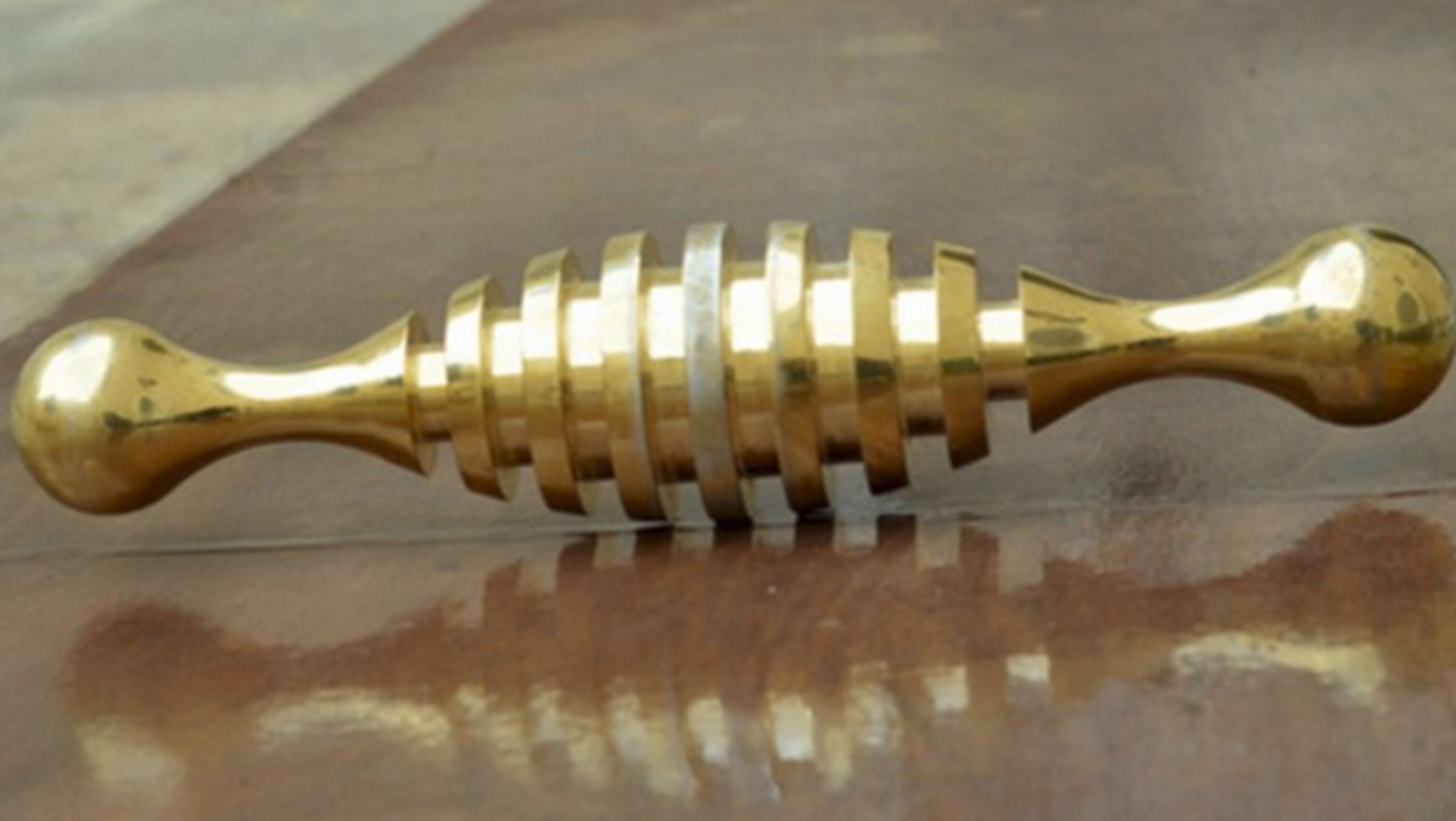Un objeto dorado aparece en un cementerio de Jerusalén