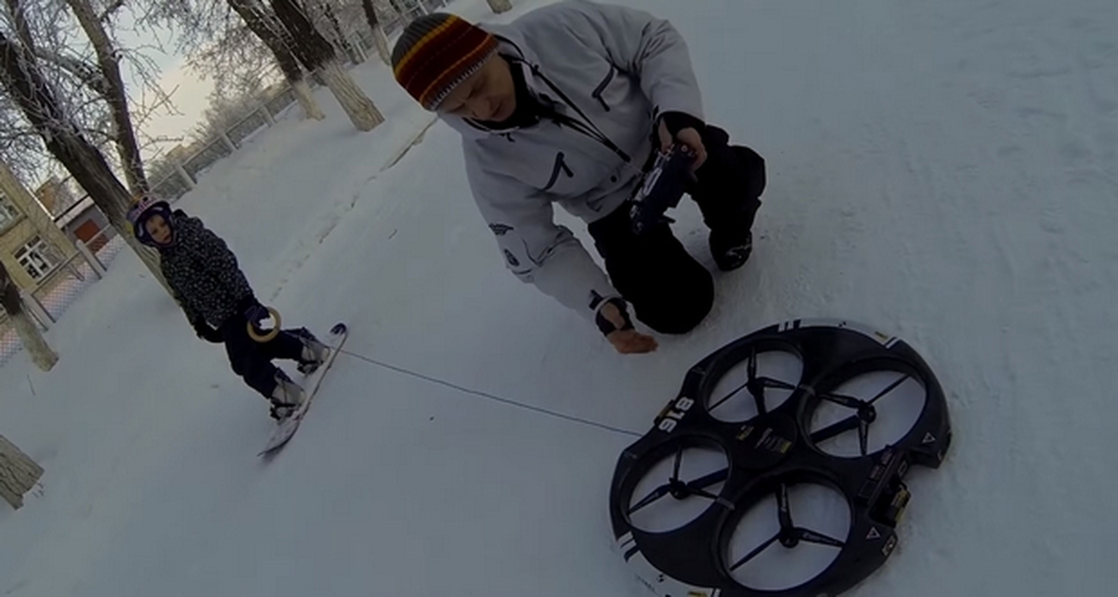 Llega el Droneboarding, tablas de snowboard impulsadas por un drone