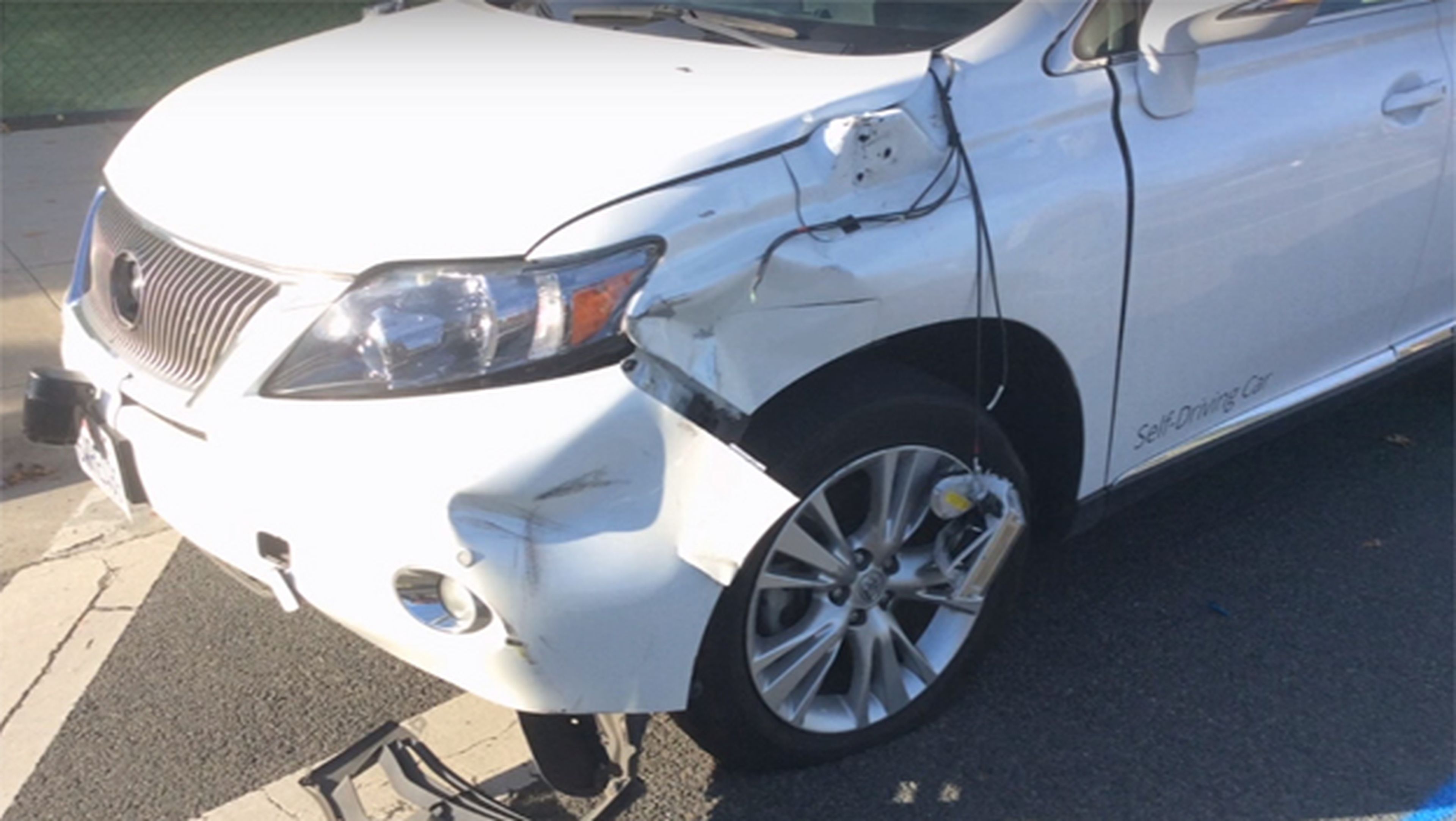 El accidente entre el coche autÃ³nomo de Google y un autobÃºs, en vÃ­deo
