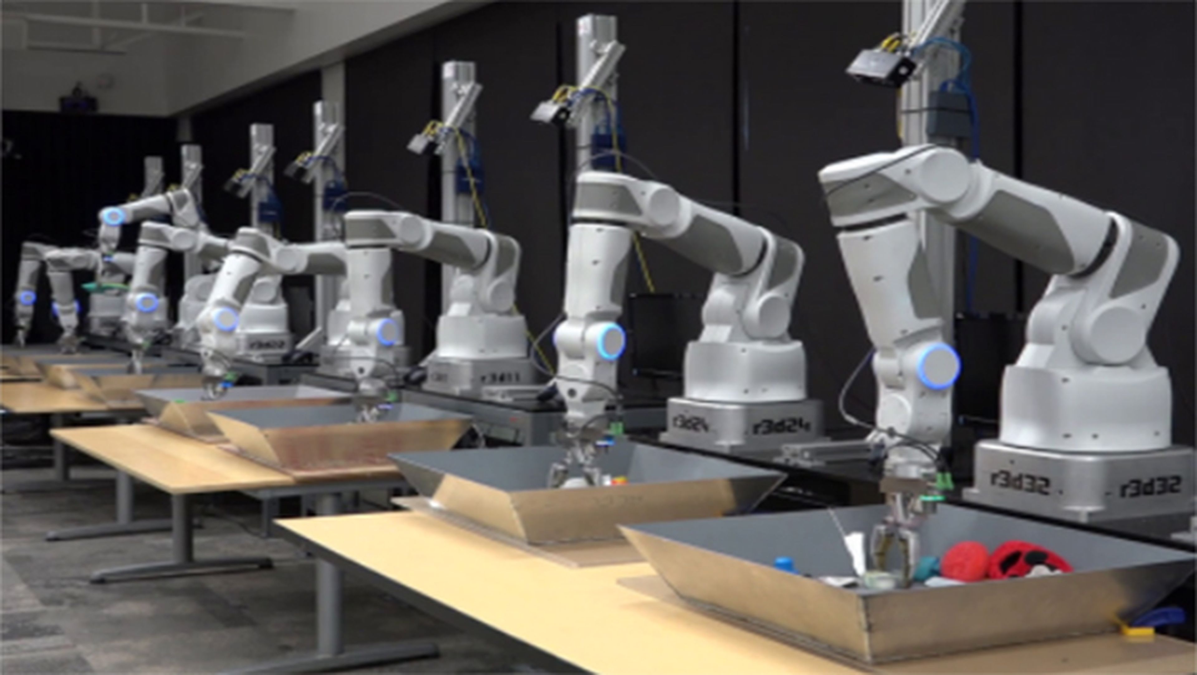 brazos roboticos de google conectados