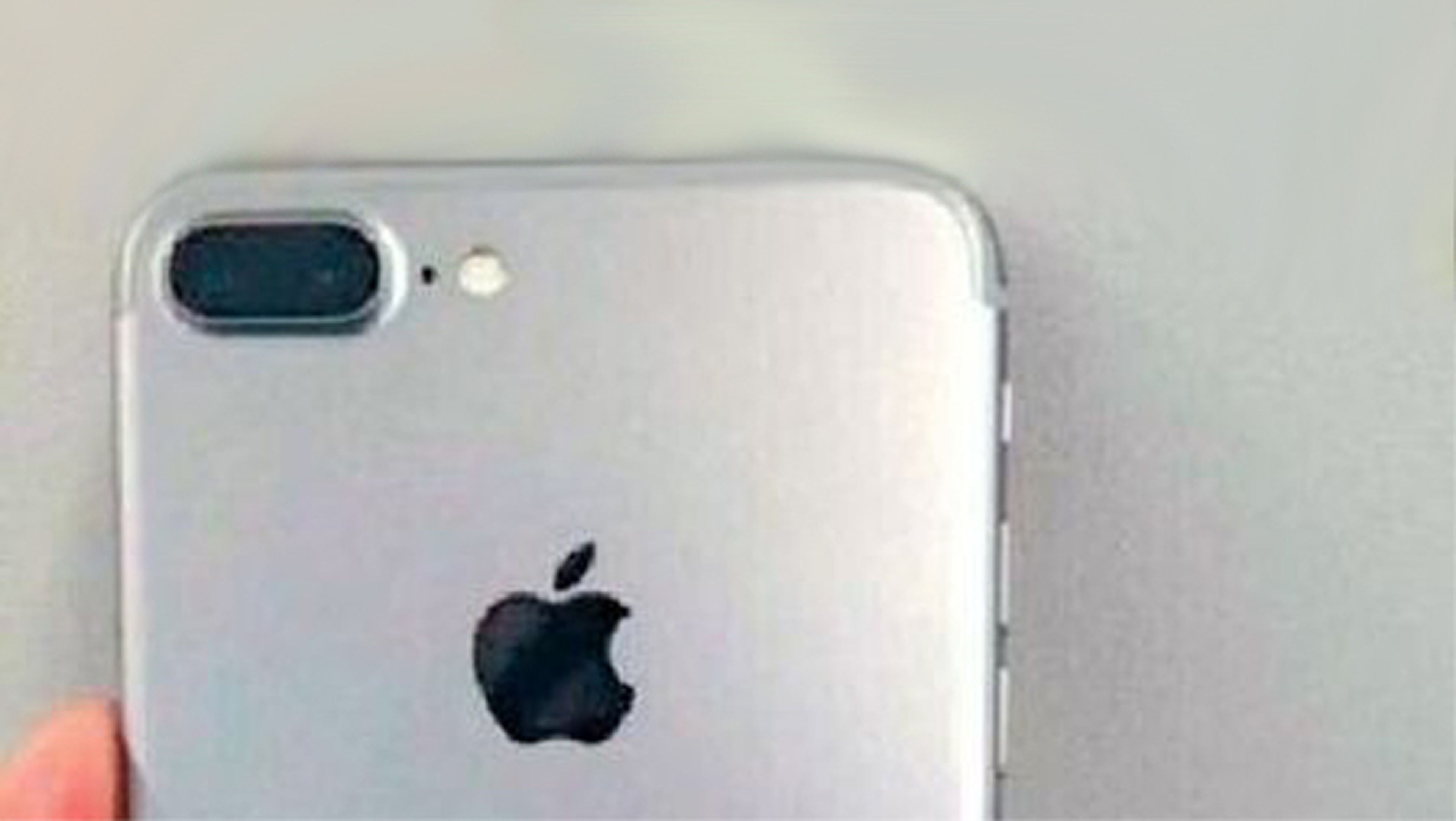 El iPhone 7 Pro con cámara dual, en una fotografía filtrada