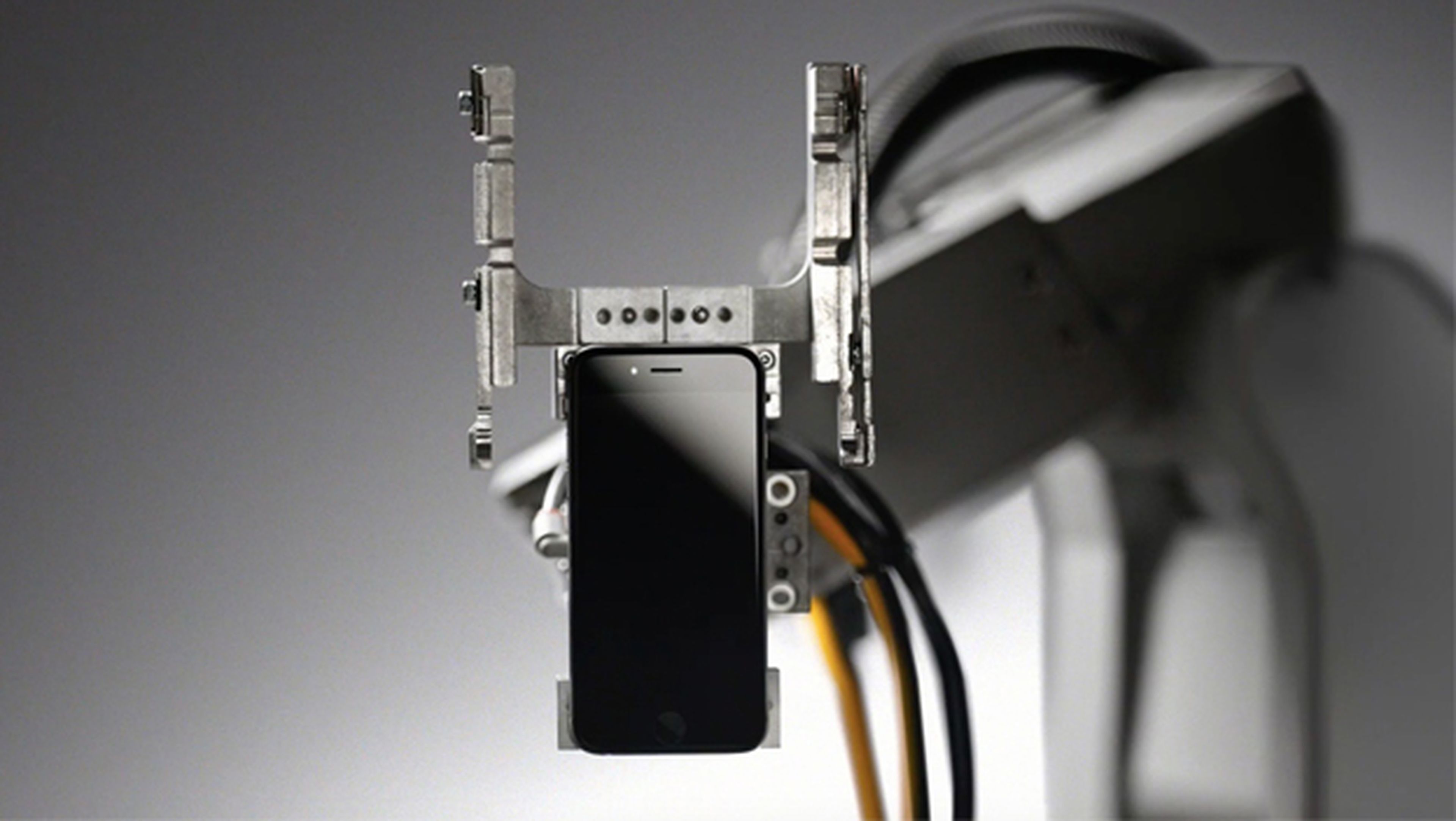 Apple muestra en vídeo a Liam, el robot que recicla los iPhone