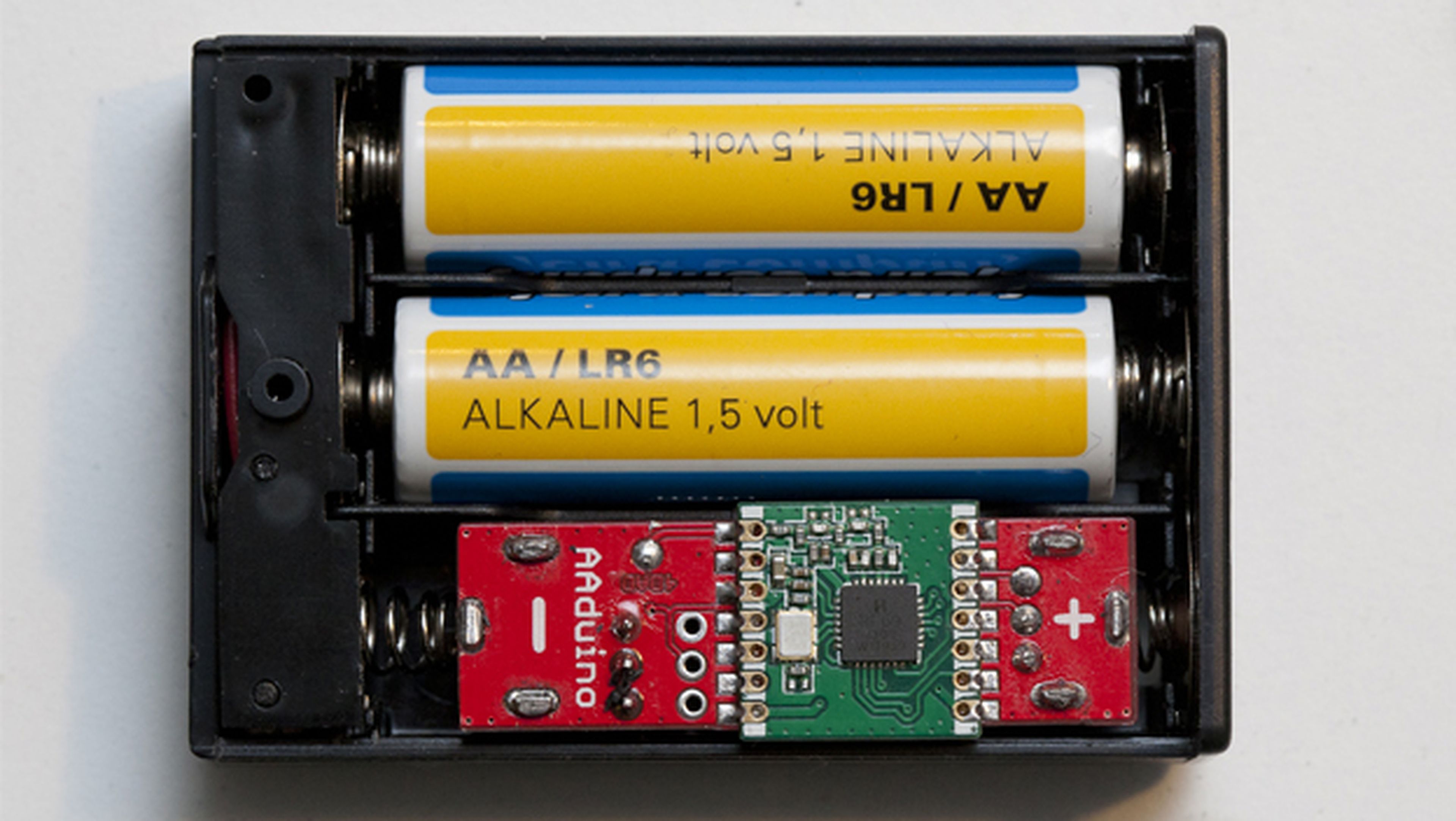 AAduino, la placa Arduino del tamaño de una pila AA