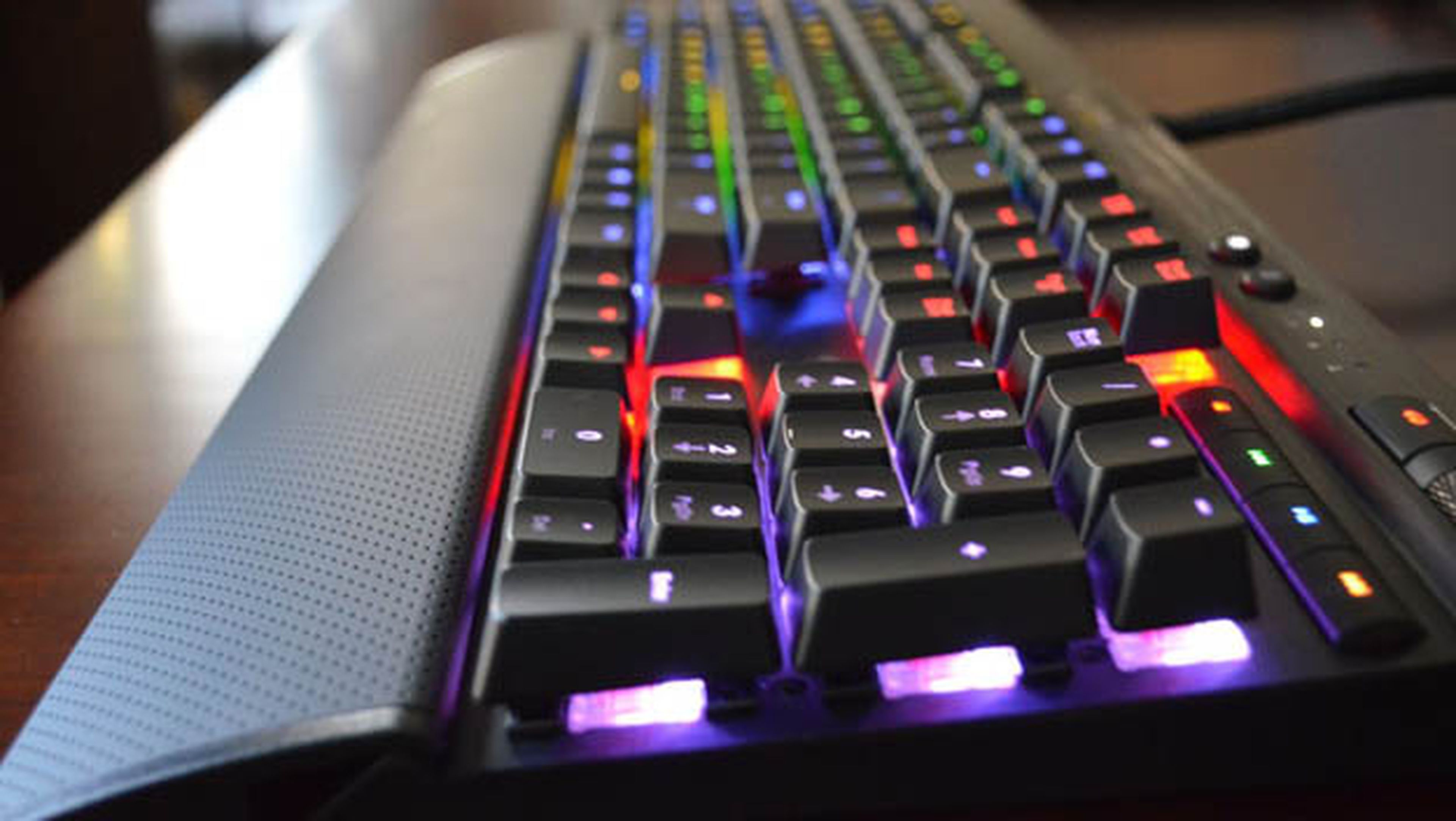 Corsair incluye el nuevo mecanismo MX Speed en sus teclados