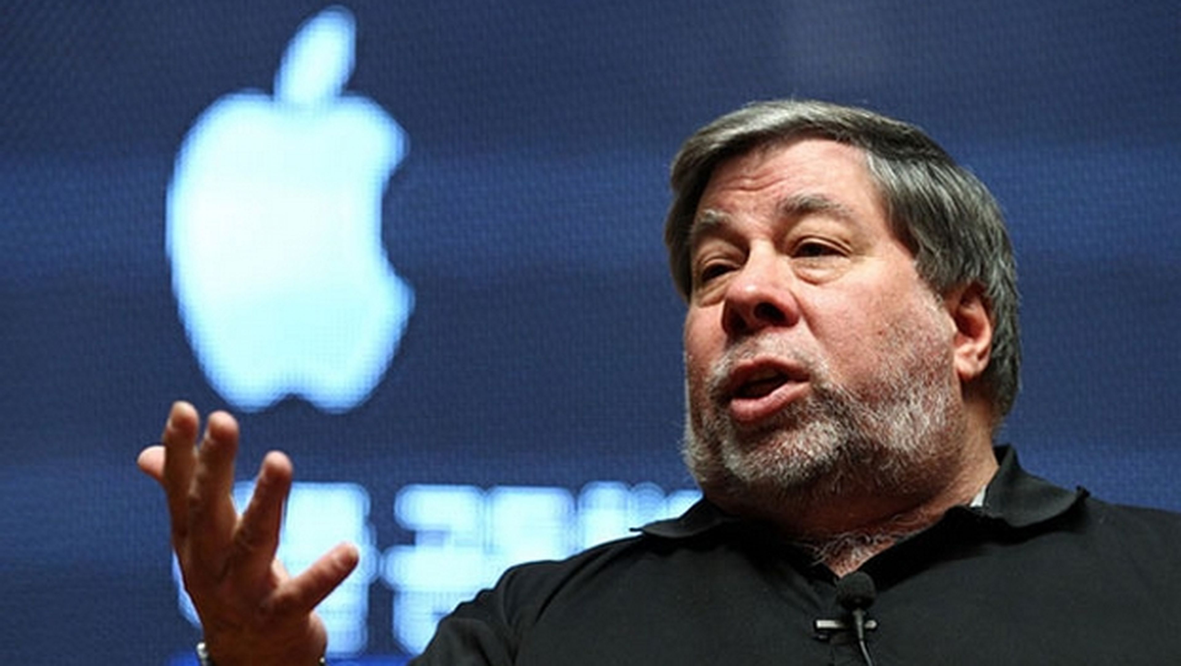Steve Wozniak pide a Apple pagar más impuestos, Tim Cook responde