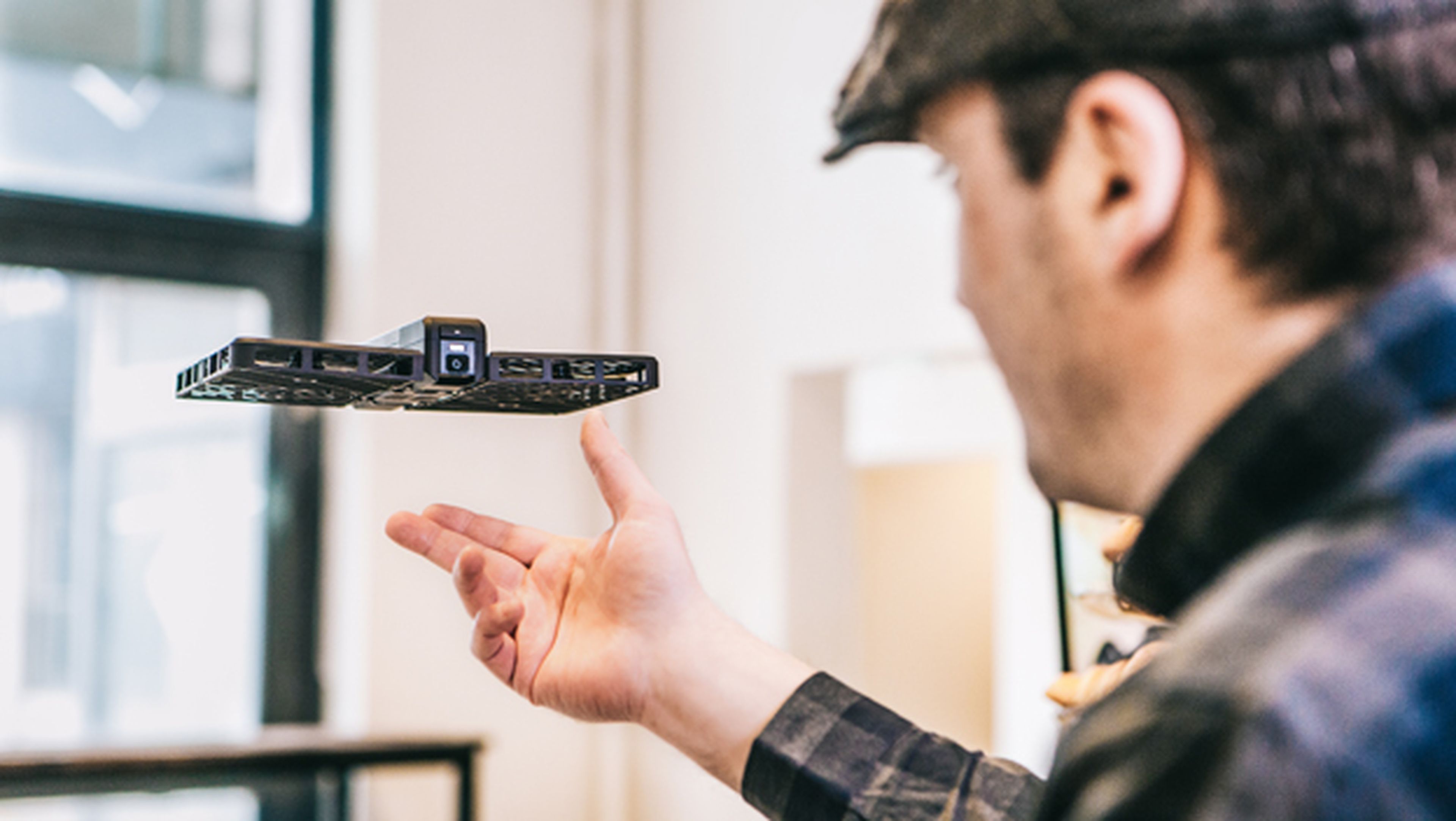 Hover Camera, la curiosa fusión de un palo selfie y un dron