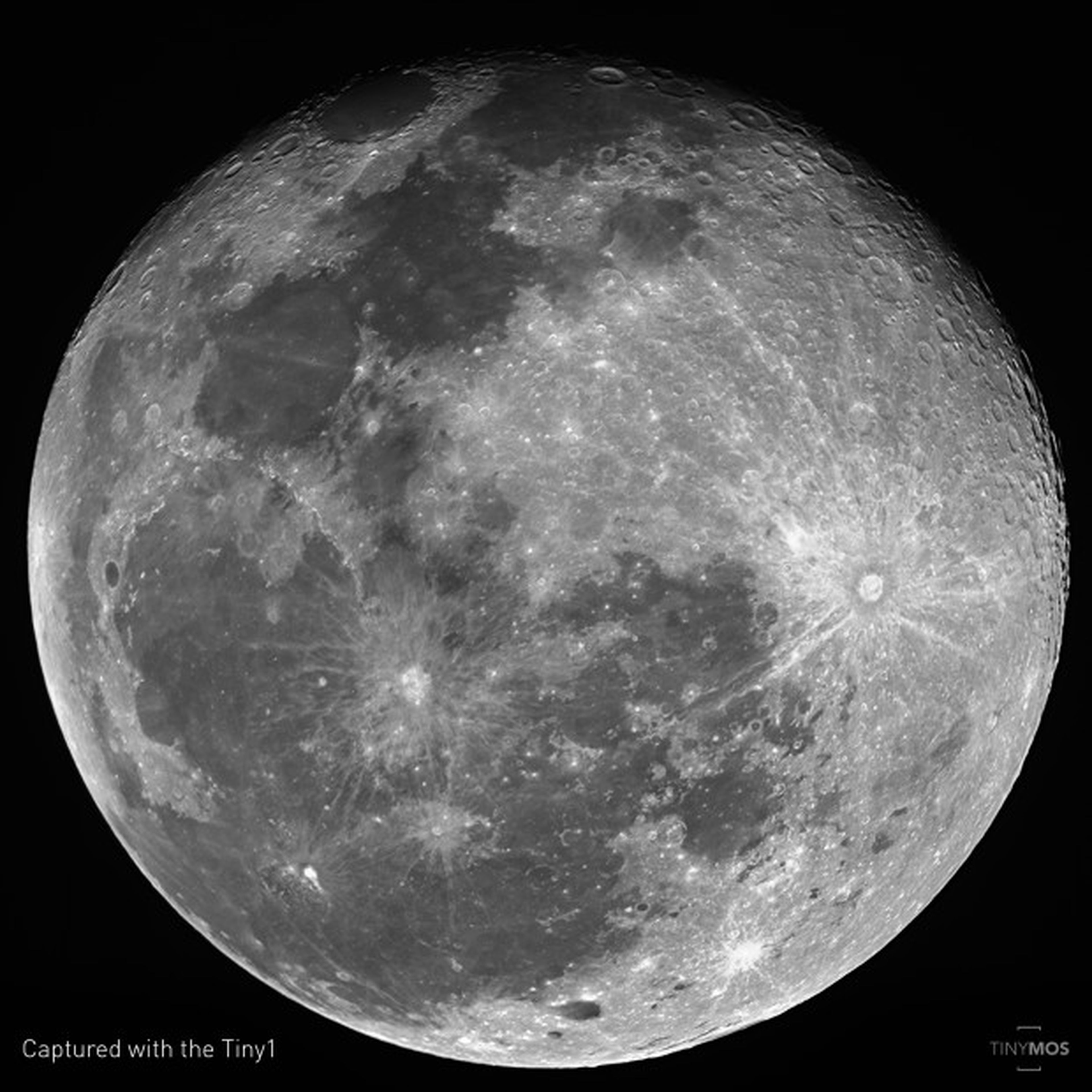 Luna llena fotografiada con la cámara Tiny1