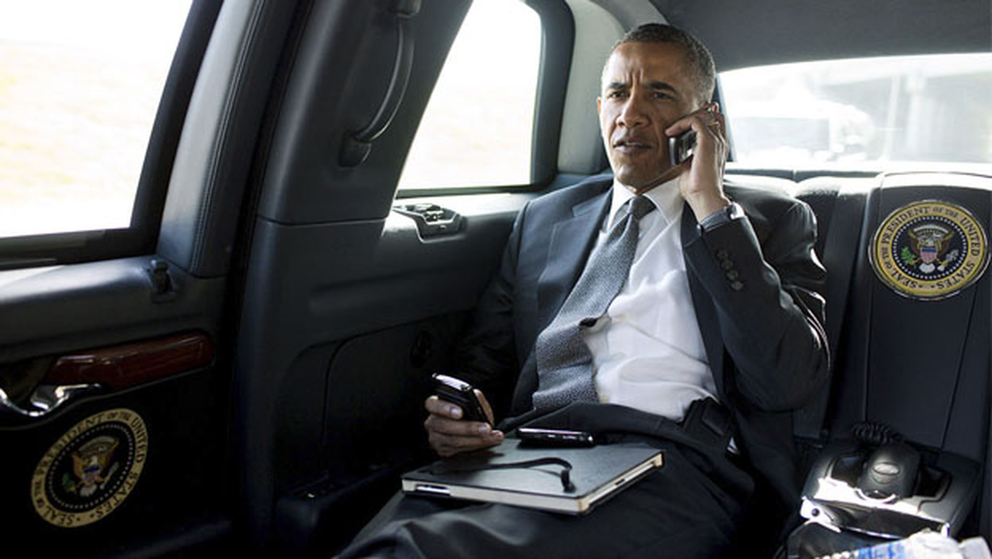 Obama por fin jubila su vieja Blackberry