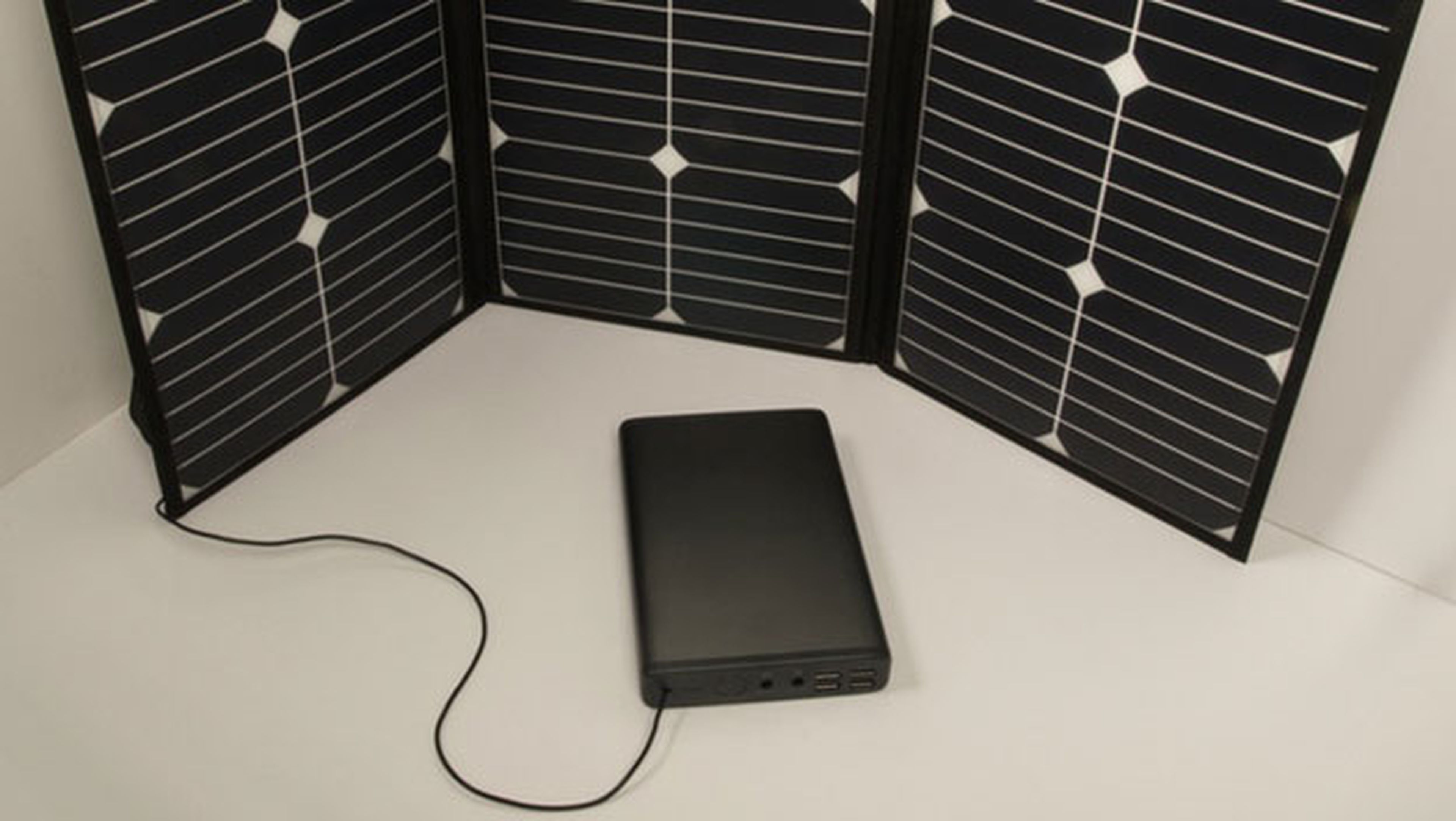 Batería externa con 50.000 mAh de capacidad se carga con energía solar