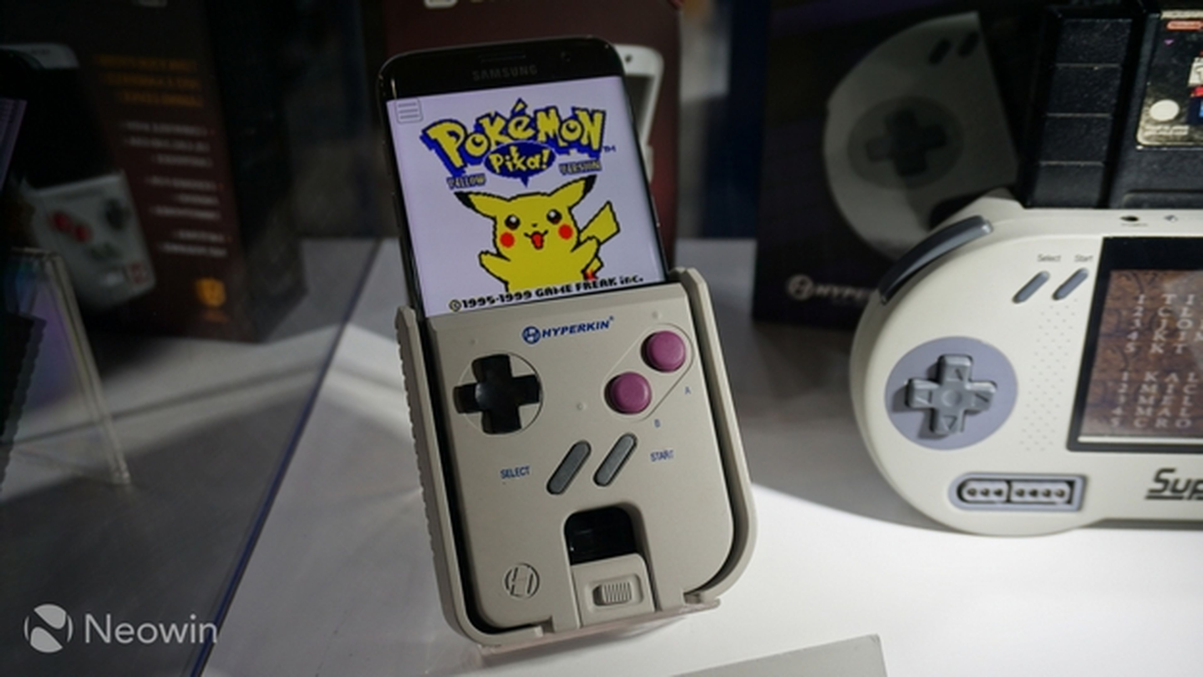 La funda Hyperkin Smart Boy convierte tu smartphone en una Game Boy
