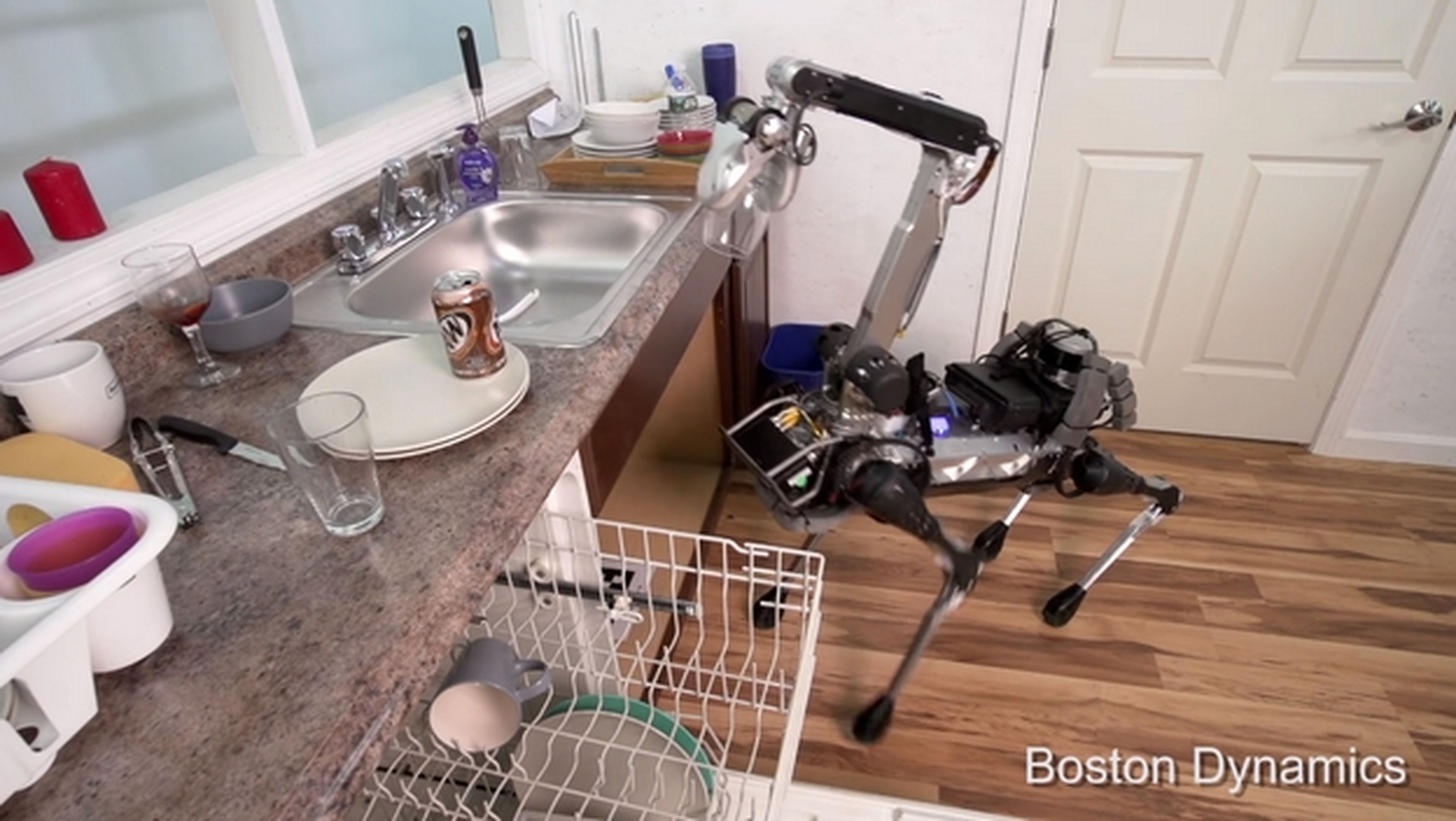 SpotMini, el perro robot de Google recicla latas y pone el lavavajillas