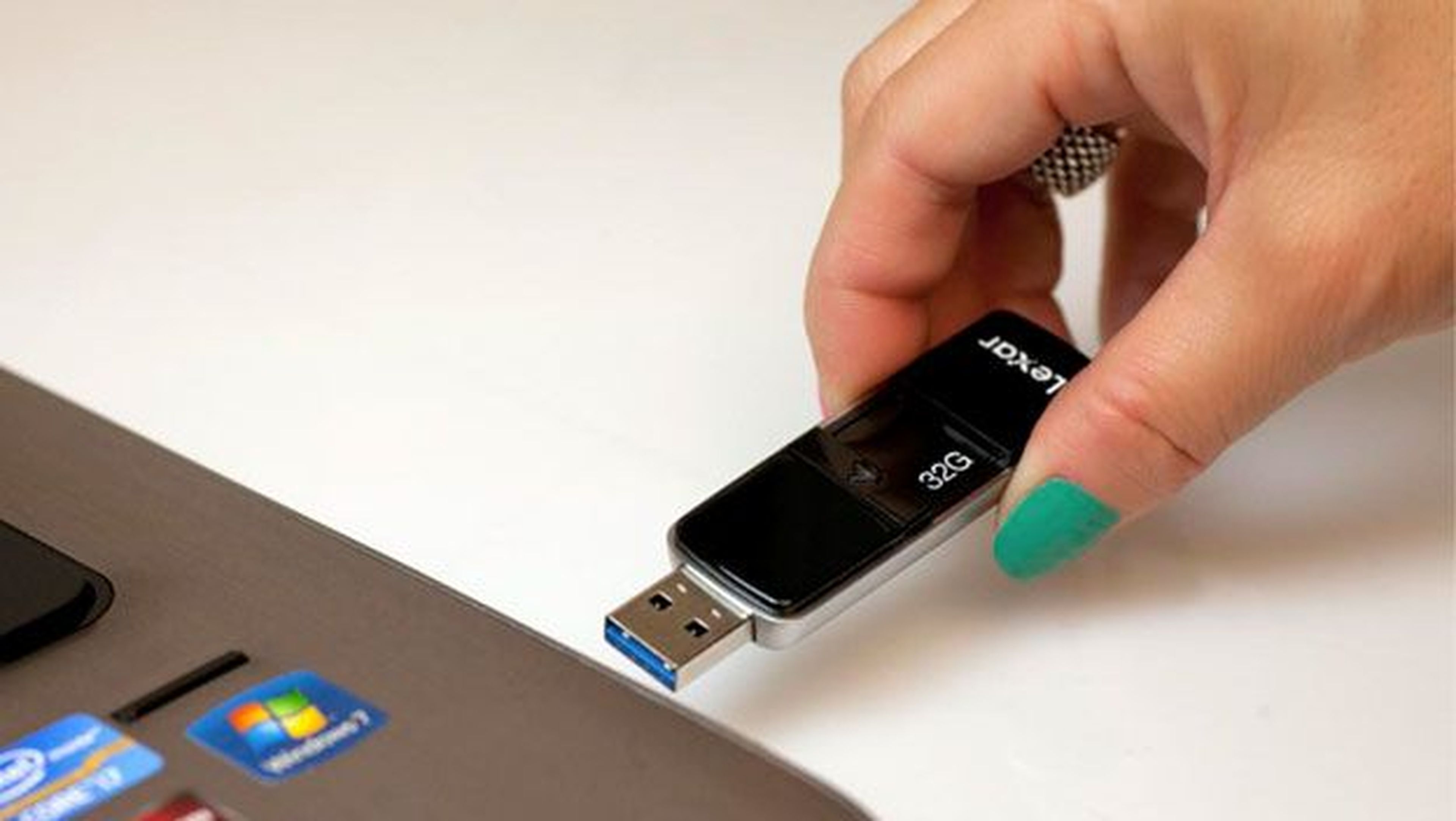¿Es importante quitar el USB de forma segura?