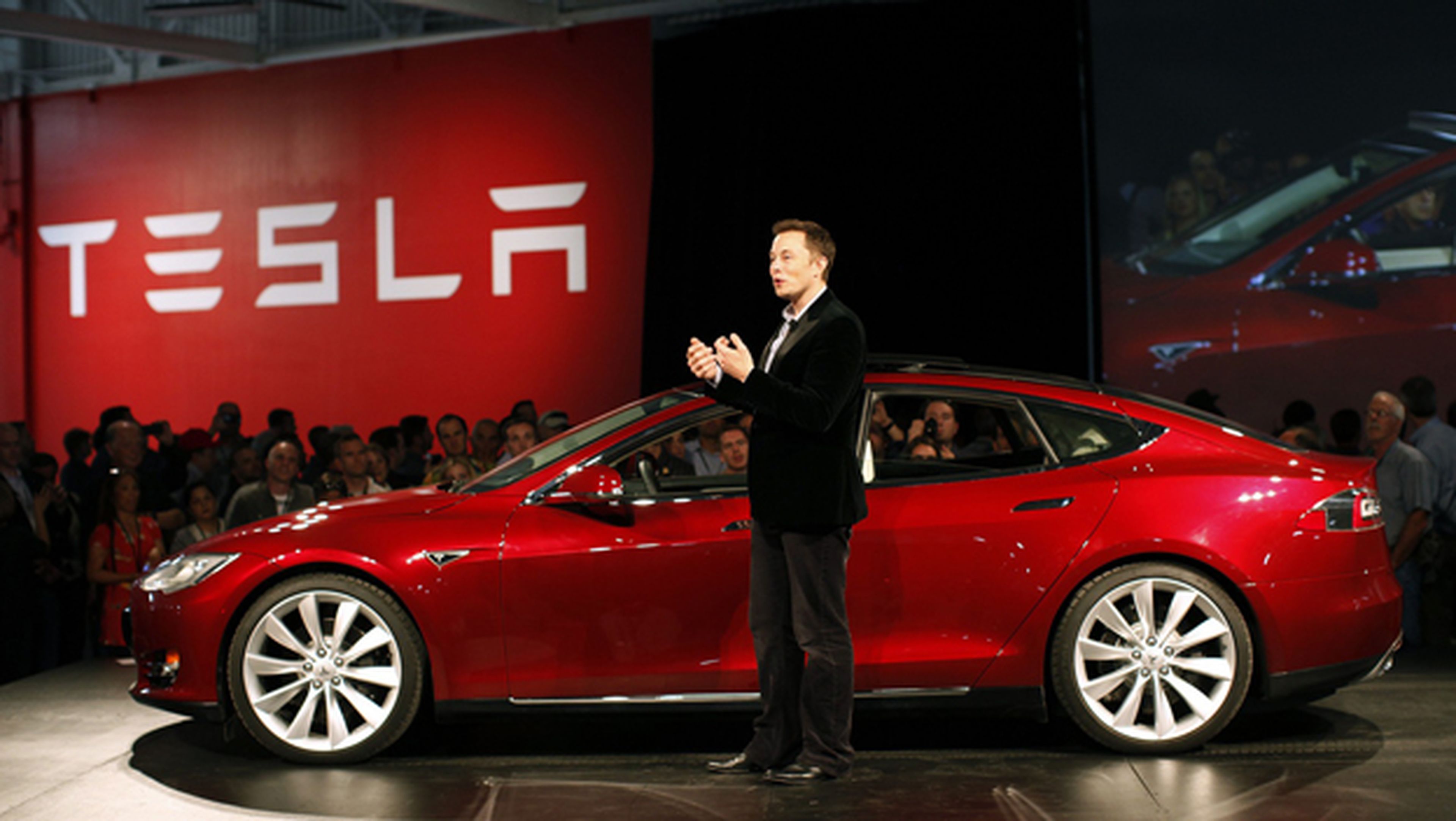 Tesla no desactivará su piloto automático por los accidentes