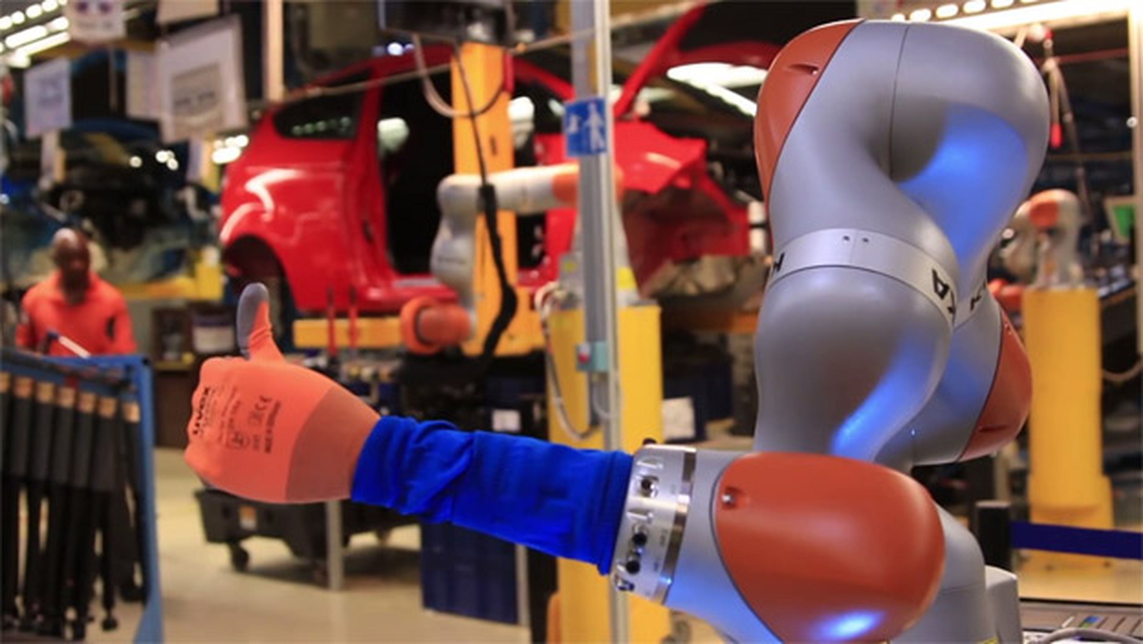 Ford nos muestra cómo los humanos y los robots trabajan juntos