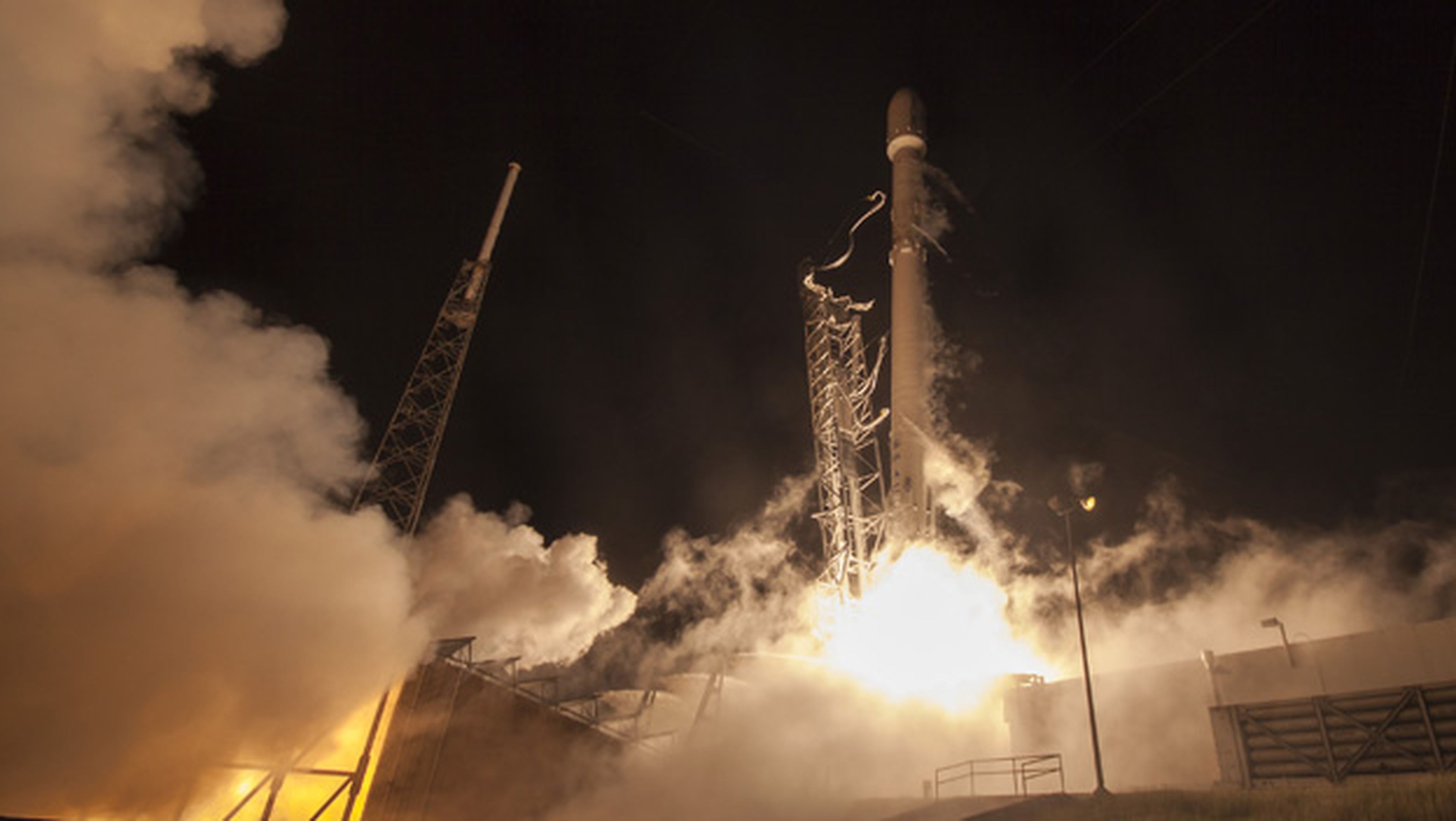 SpaceX logra otro aterrizaje imposible del Falcon 9