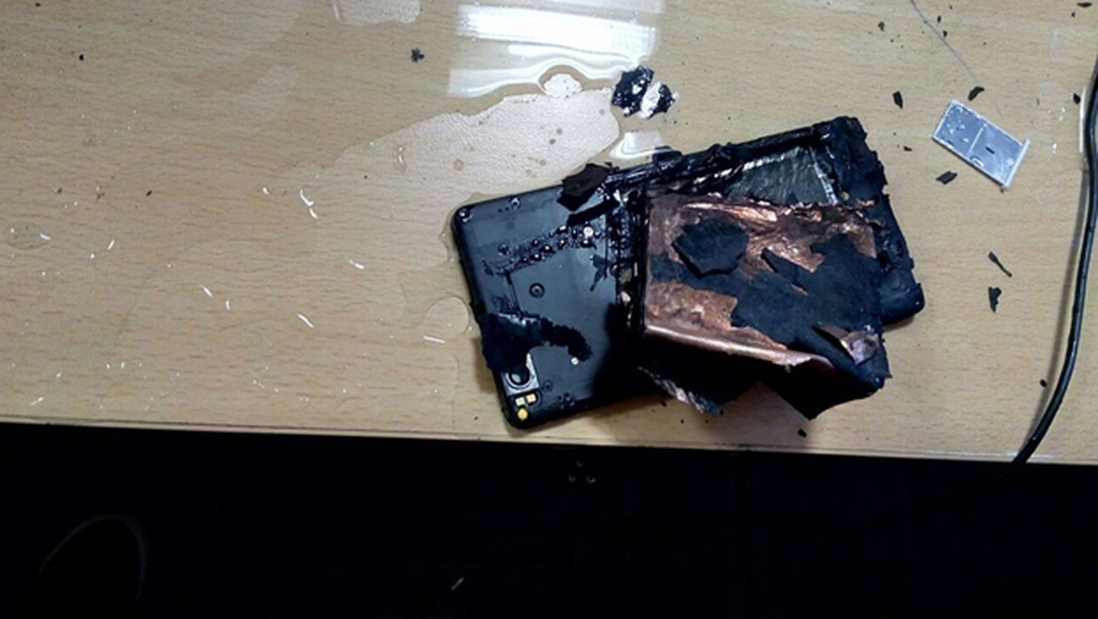 Una cámara graba la explosión de un Xiaomi Mi4i