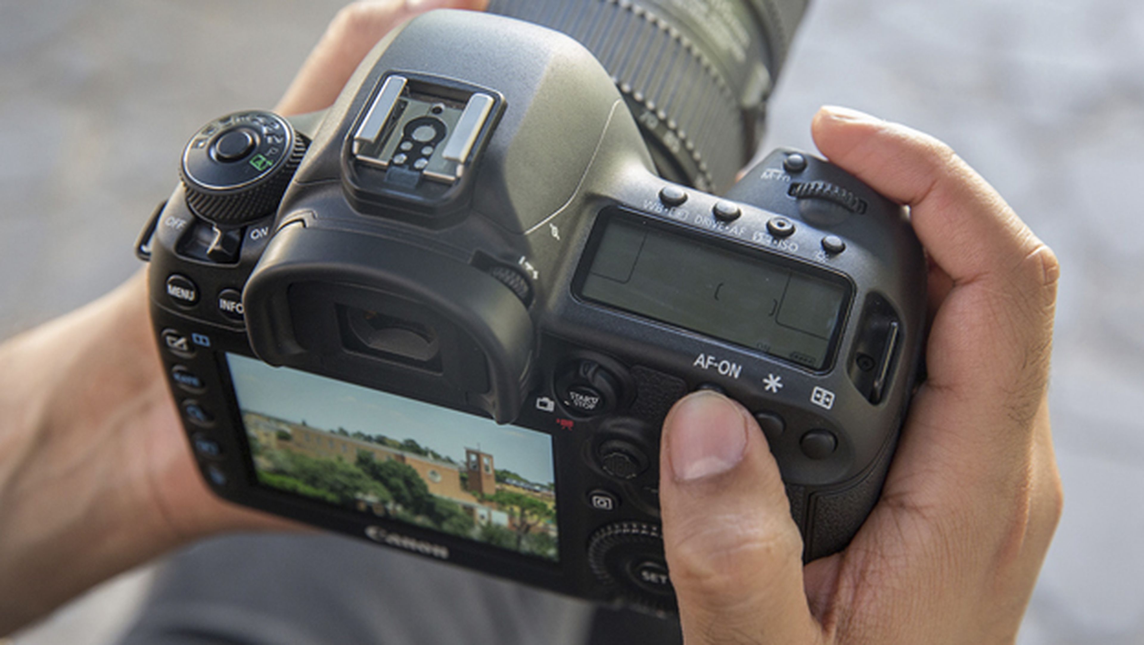 Nueva cámara réflex para profesionales de Canon