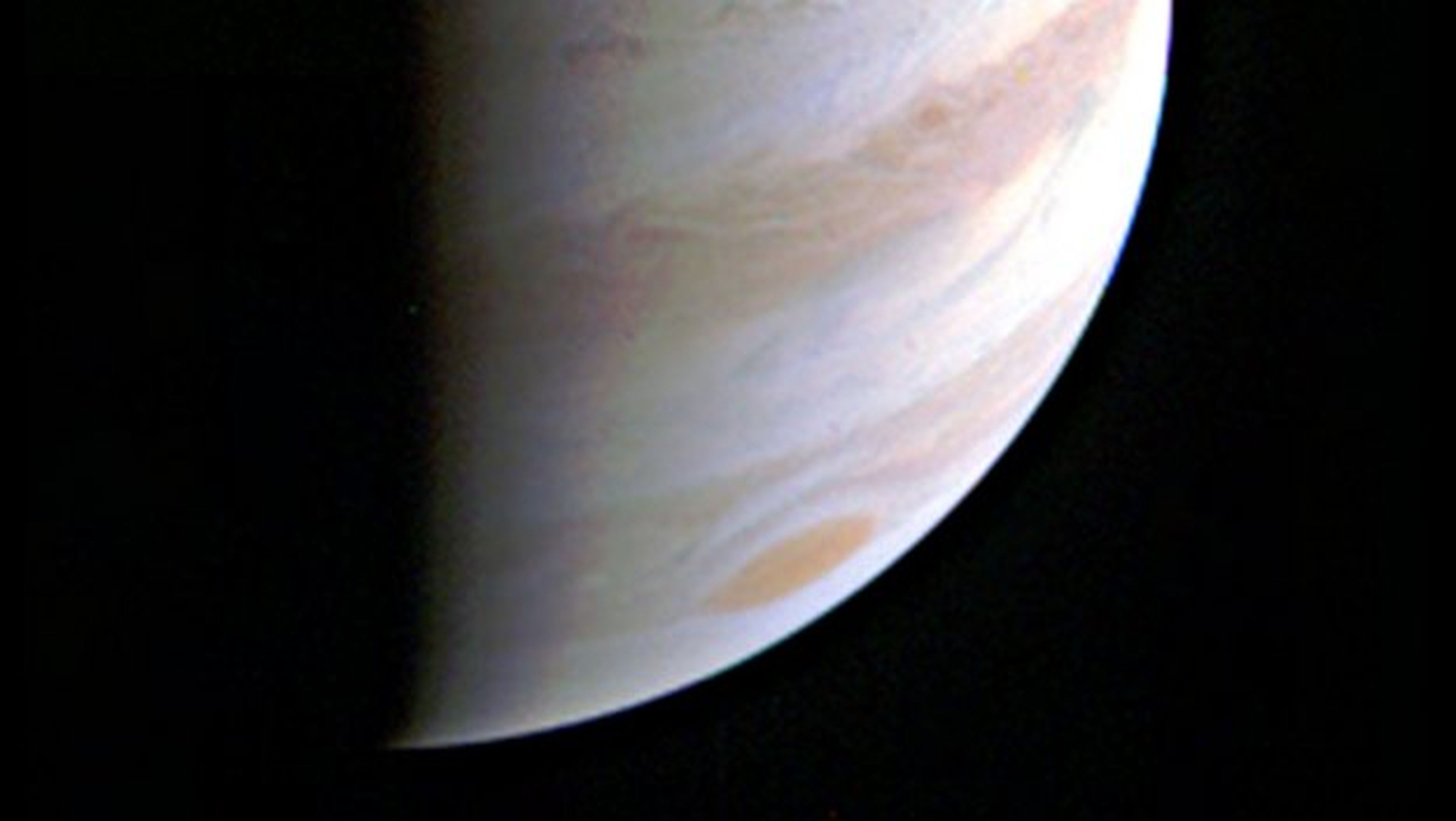 Juno envía la imagen más cercana a Júpiter